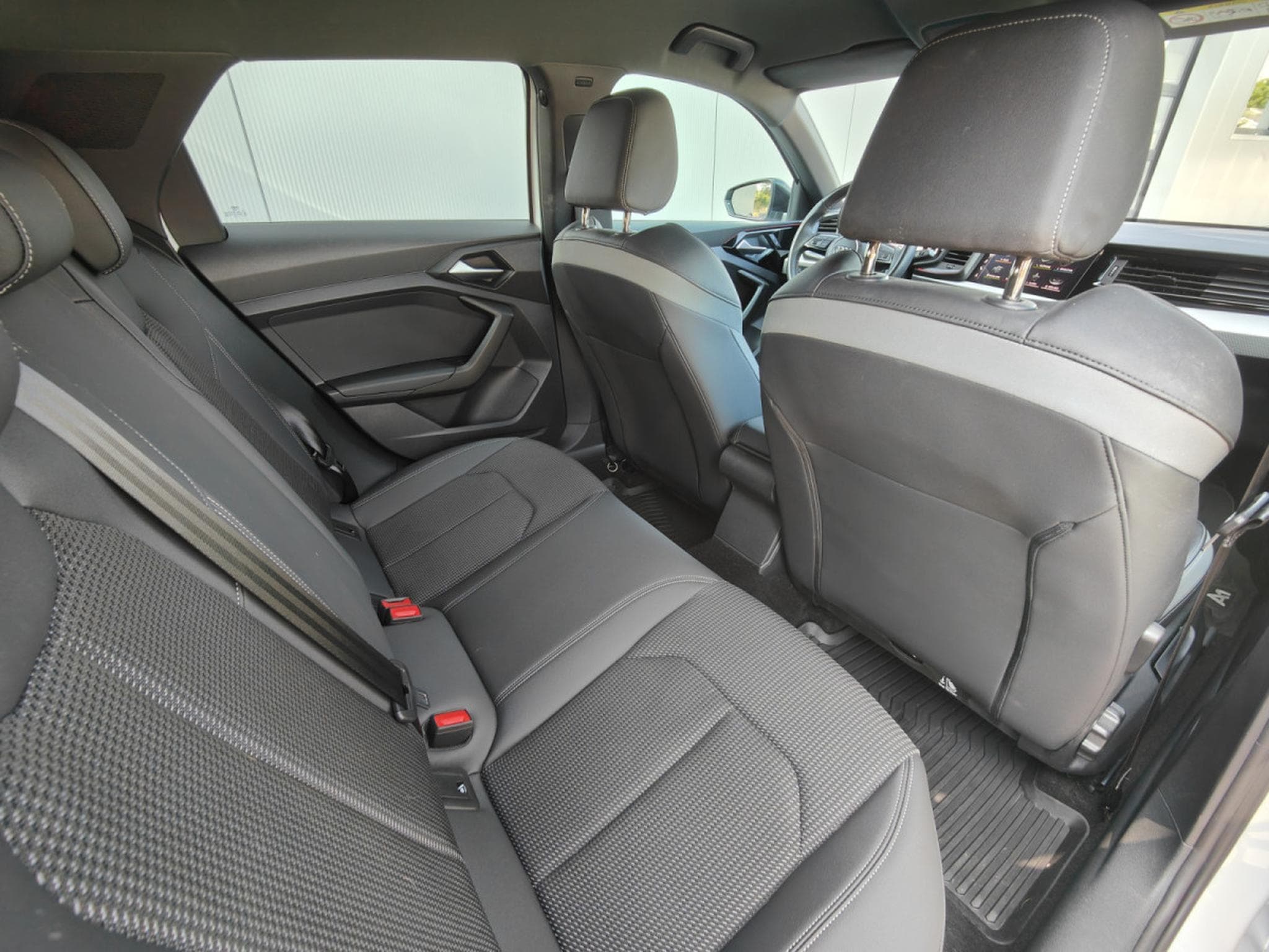 Audi A1 A1 SPORTBACK 30 TFSI S-LINE S-TRONIC CARPLAY ECLAIRAGE AMBIA (2023) - Foto 8