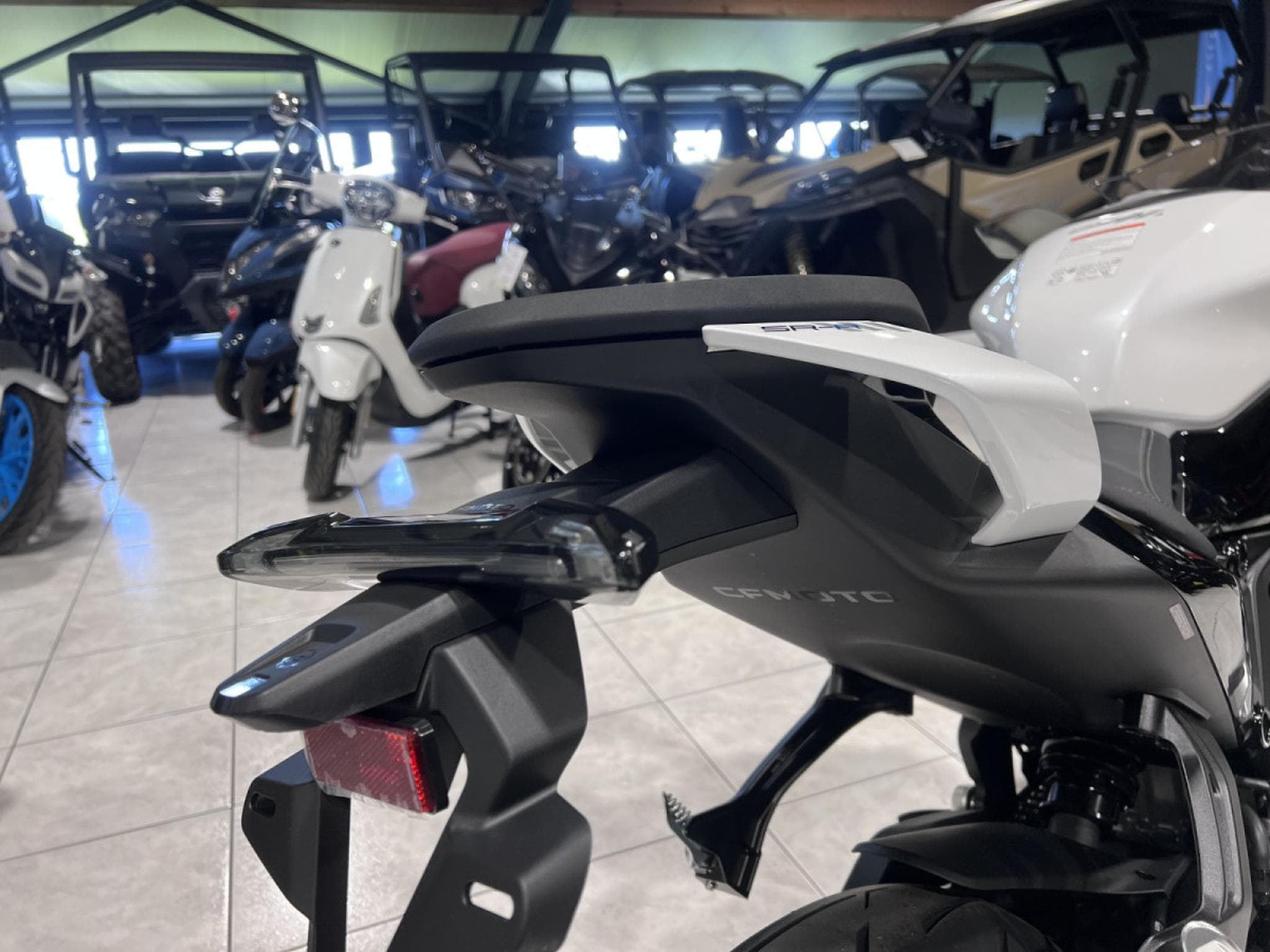 CF Moto 675 SR-R (2026) - Photo 5