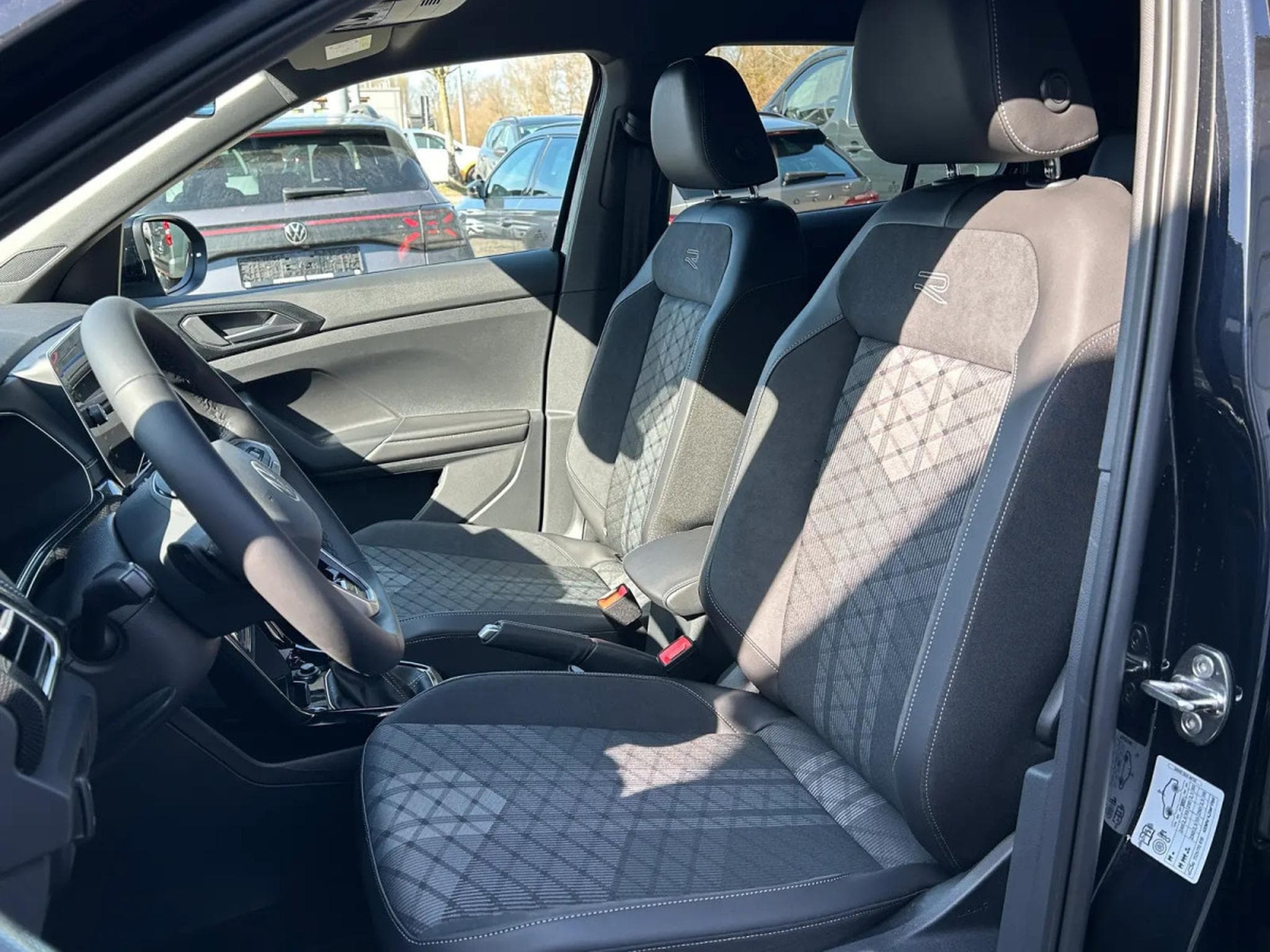 VW T-Cross 1.5 TSi 150 DSG R-Line (2026) - Photo 6