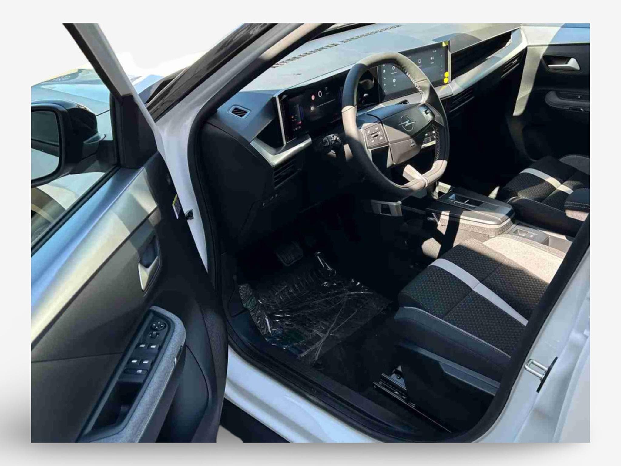 Opel Frontera 1.2 Hybride 145 e-DC6 GS (2026) - Photo 7
