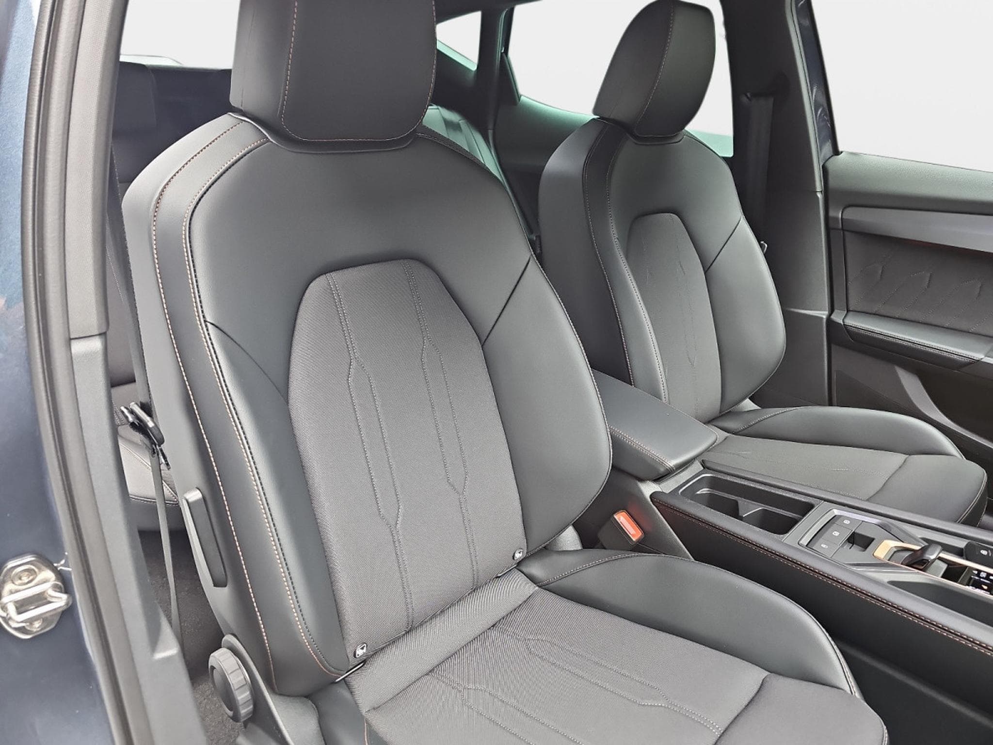 Cupra Formentor 1.5 eTSi DSG 150 (2026) - Photo 15