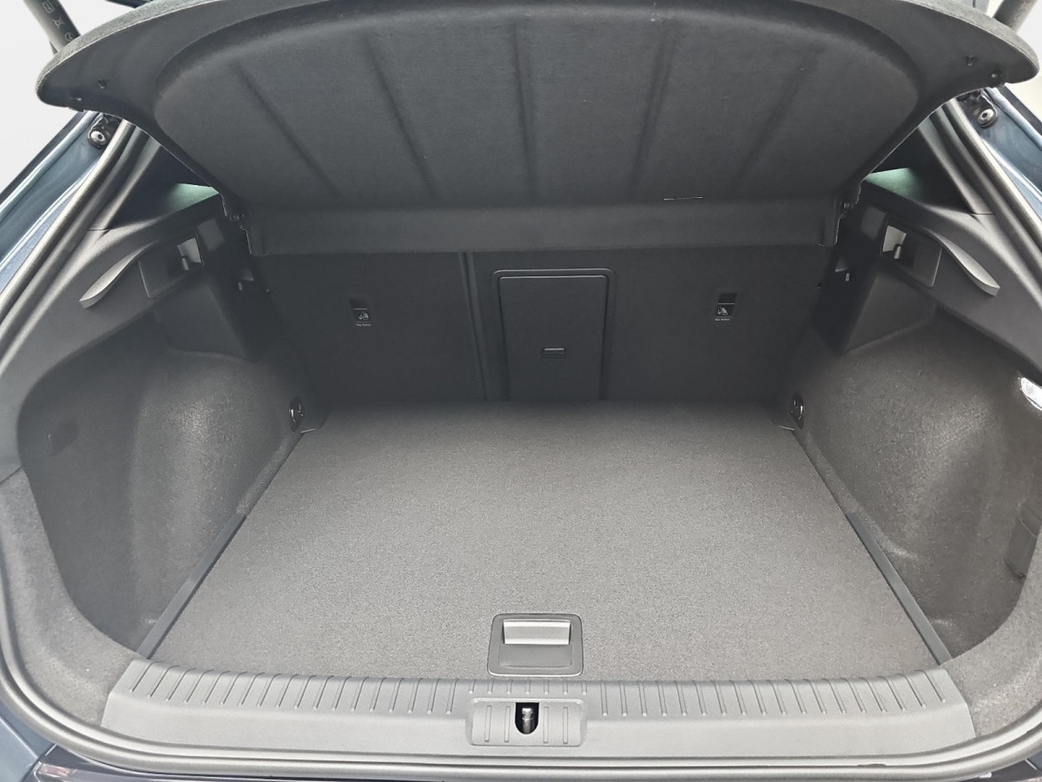 Cupra Formentor 1.5 TSI PHEV DSG 204 (2025) - Photo 14