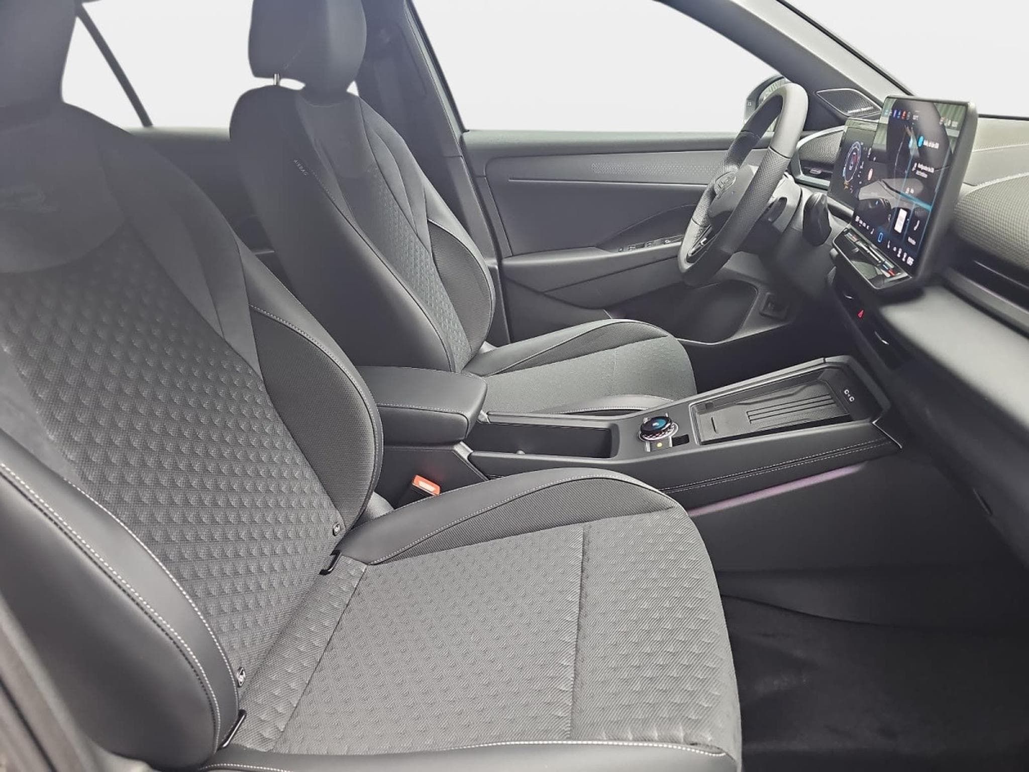 VW T-Roc 1.5 eTSi 150 DSG R-Line (2026) - Photo 14
