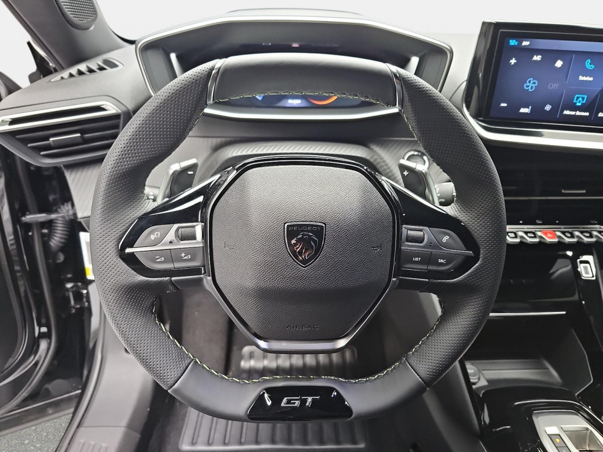 Peugeot 2008 1.2 Hybrid 145 E-DSC6 GT (2025) - Photo 13