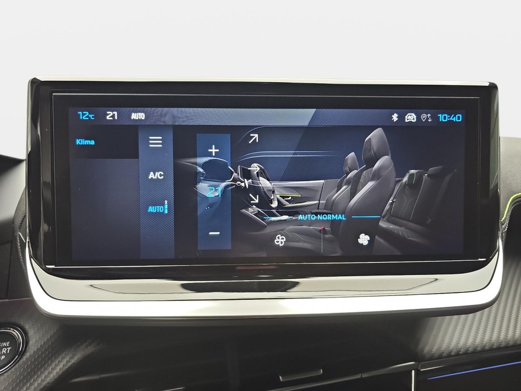 Peugeot 2008 1.2 Hybrid 145 E-DSC6 GT (2025) - Photo 10