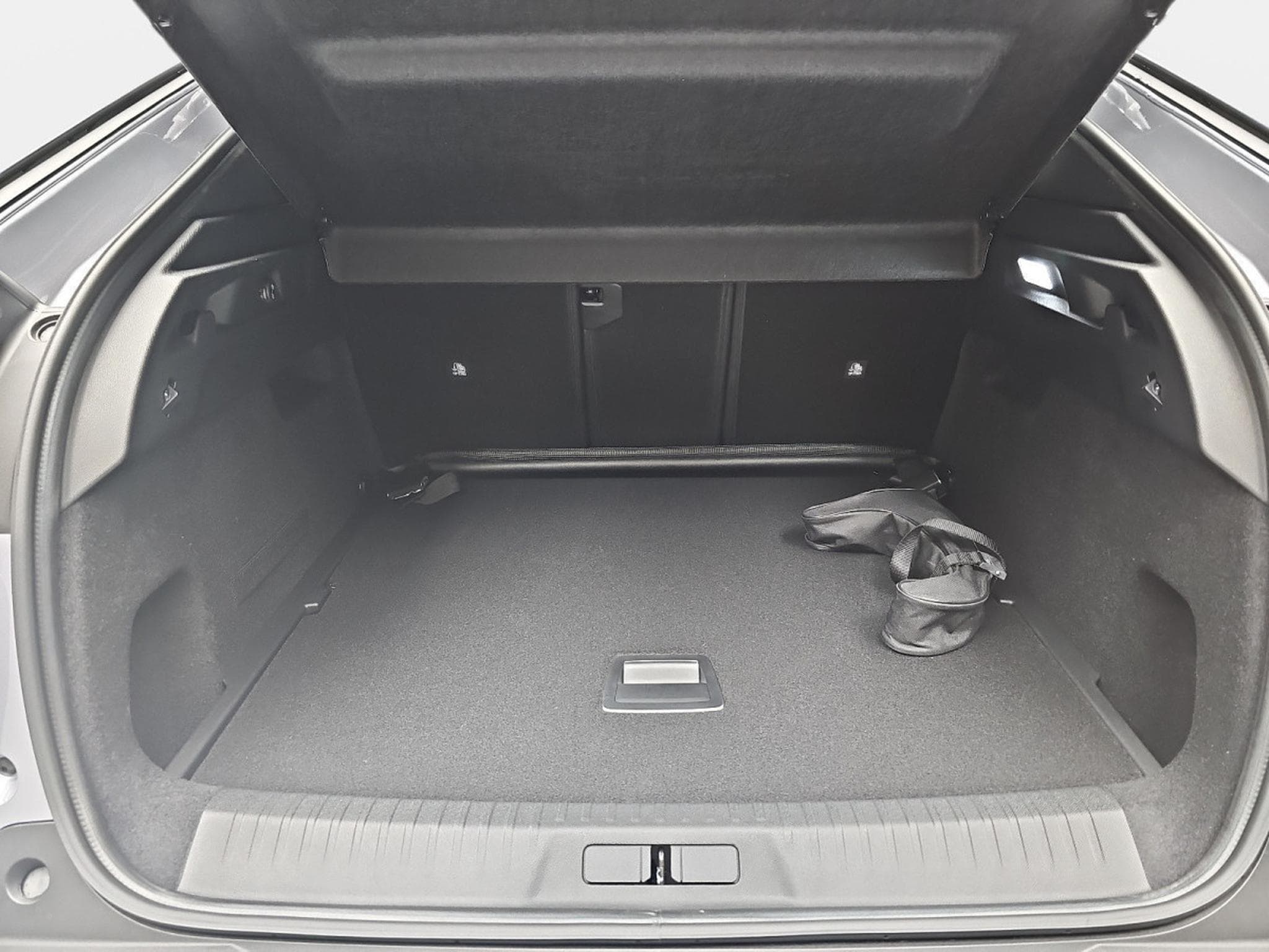 Peugeot 3008 1.2 Hybrid 145 E-DSC6 Allure (2025) - Photo 14