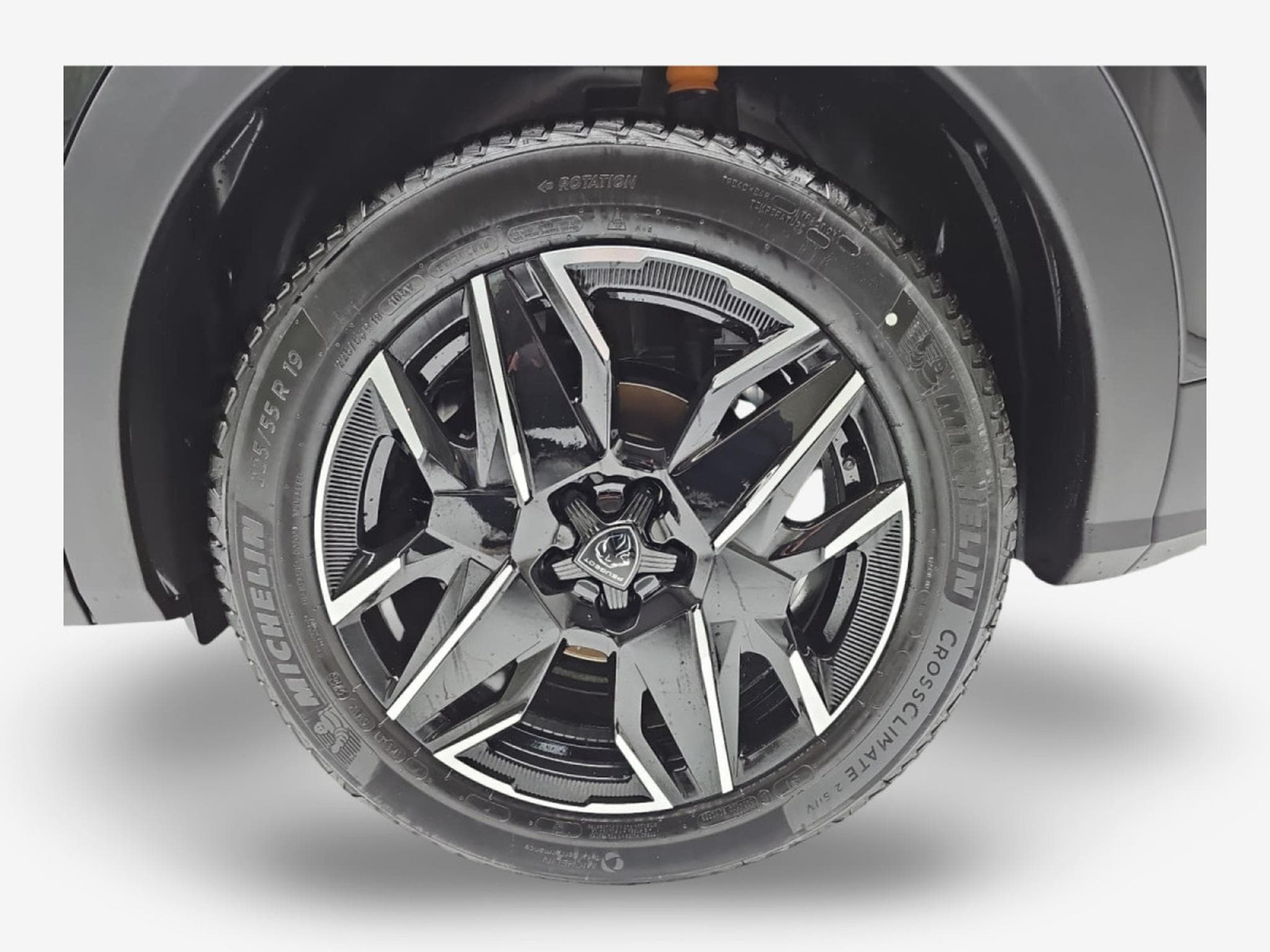 Peugeot 3008 1.2 Hybrid 145 E-DSC6 Allure (2025) - Photo 6