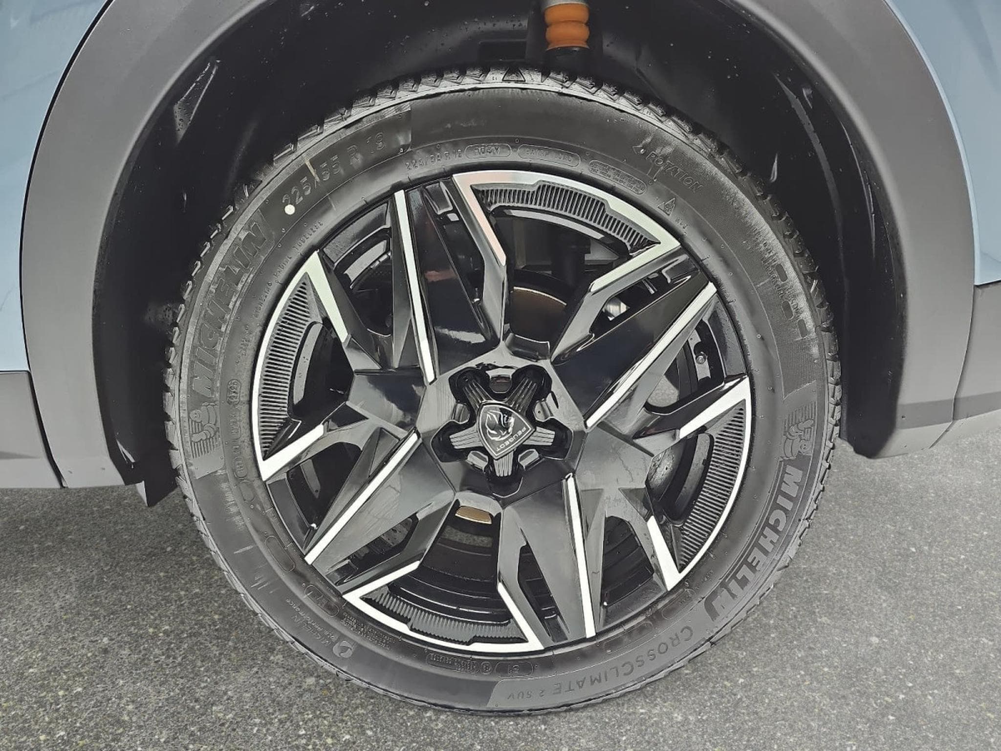 Peugeot 3008 1.2 Hybrid 145 E-DSC6 GT (2025) - Photo 6