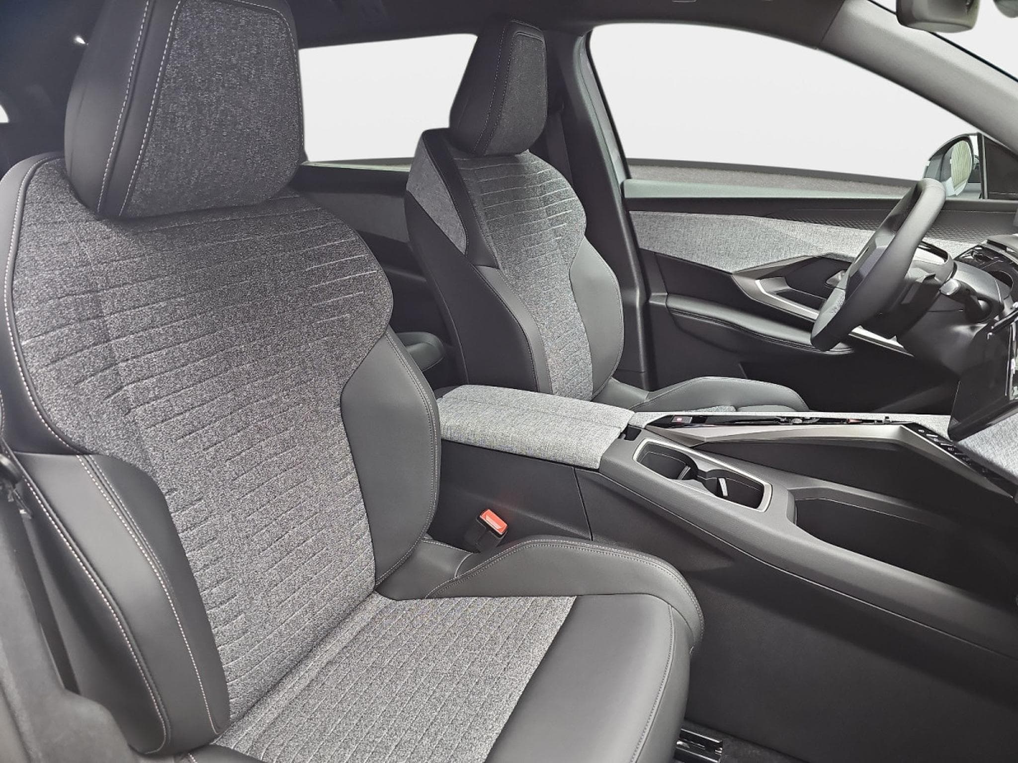 Peugeot 5008 1.2 PureTech 146 e-DSC6 ALLURE (2025) - Foto 14