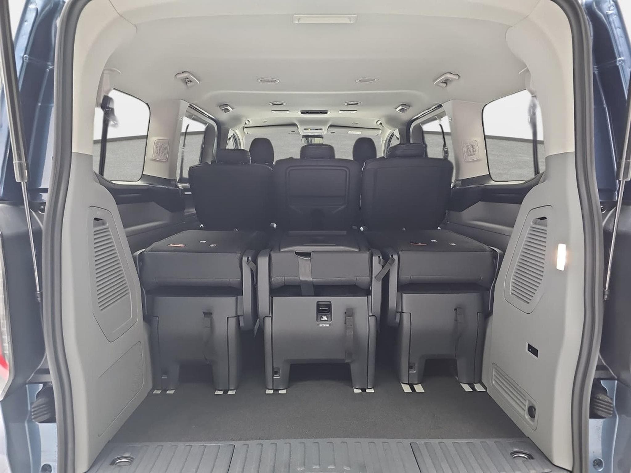 Ford Tourneo 2.0 TDCI ECOBLUE 170 L1 Titanium X (2026) - Foto 12