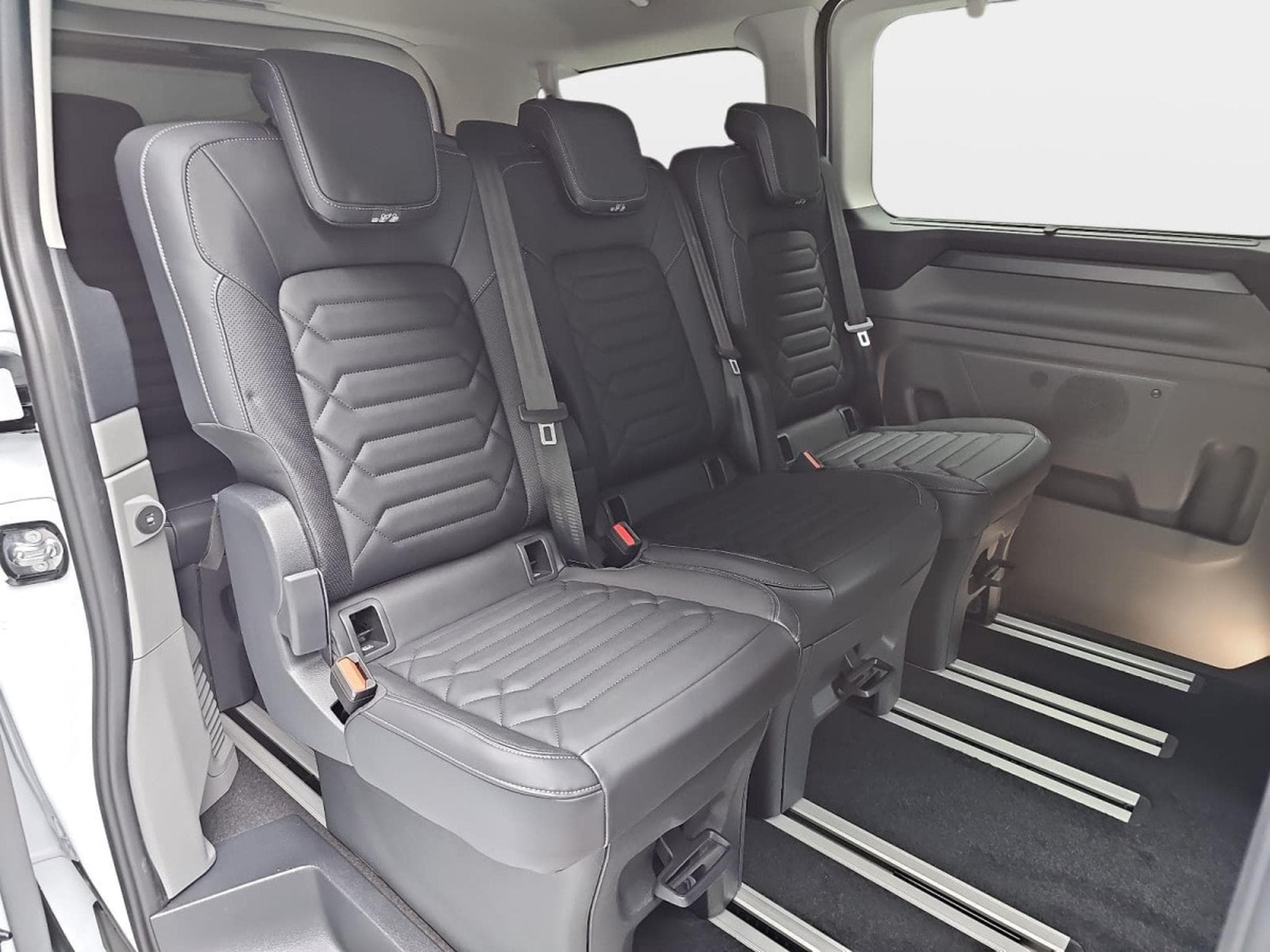 Ford Tourneo 2.0 TDCI ECOBLUE 170 L1 Titanium X (2026) - Foto 15
