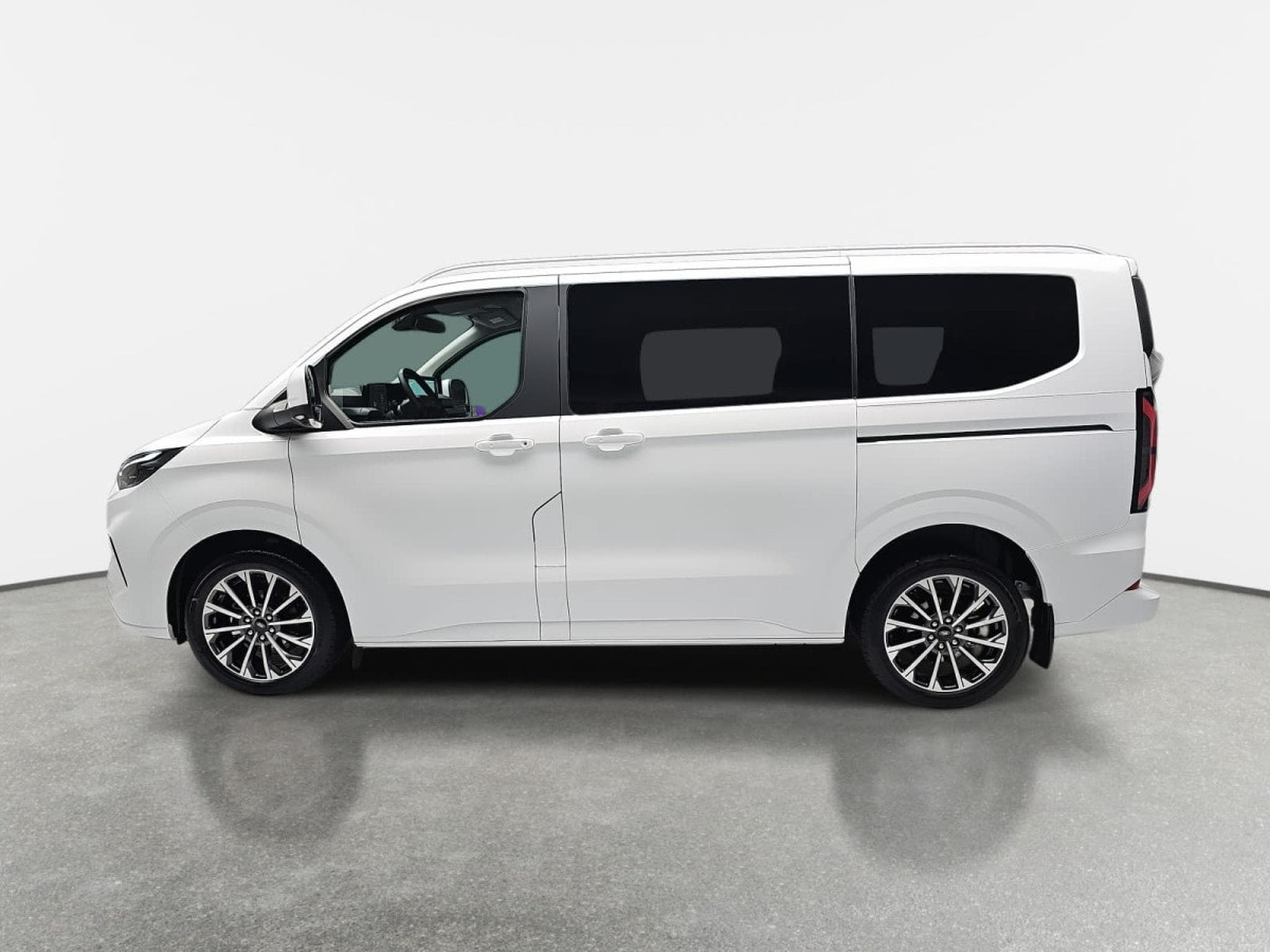 Ford Tourneo 2.0 TDCI ECOBLUE 170 L1 Titanium X (2026) - Foto 5