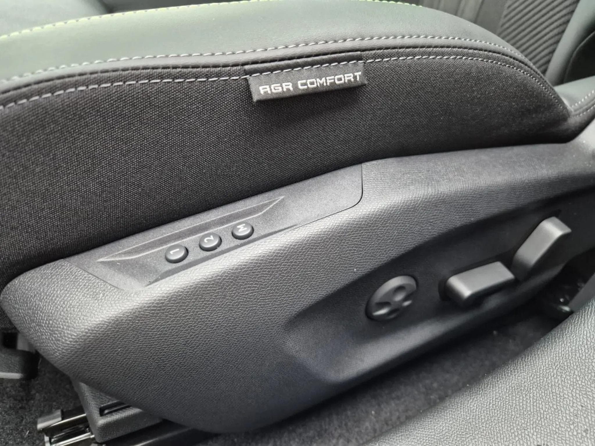 Peugeot 308 1.2 Hybrid e-DSC6 145 GT Exclusive (2026) - Foto 14