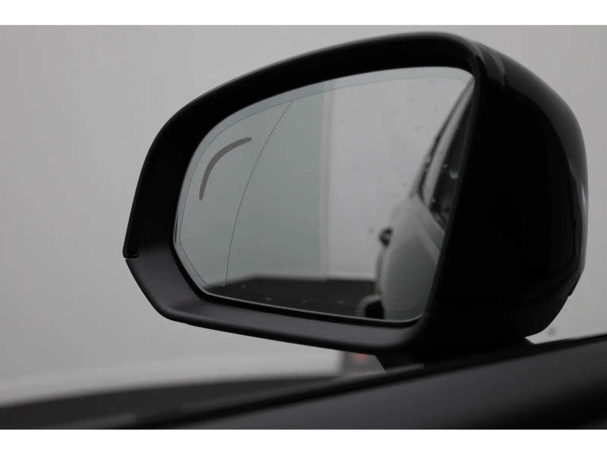 Volvo XC40 2.0 B4 MHD 197  Black Edition (2026) - Photo 16