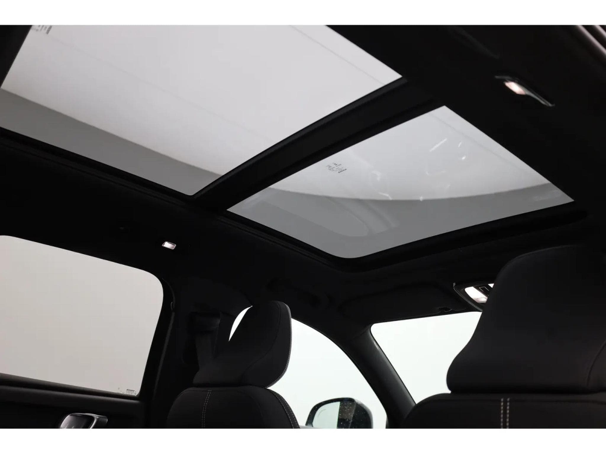 Volvo XC40 2.0 B4 MHD 197  Black Edition (2026) - Photo 9