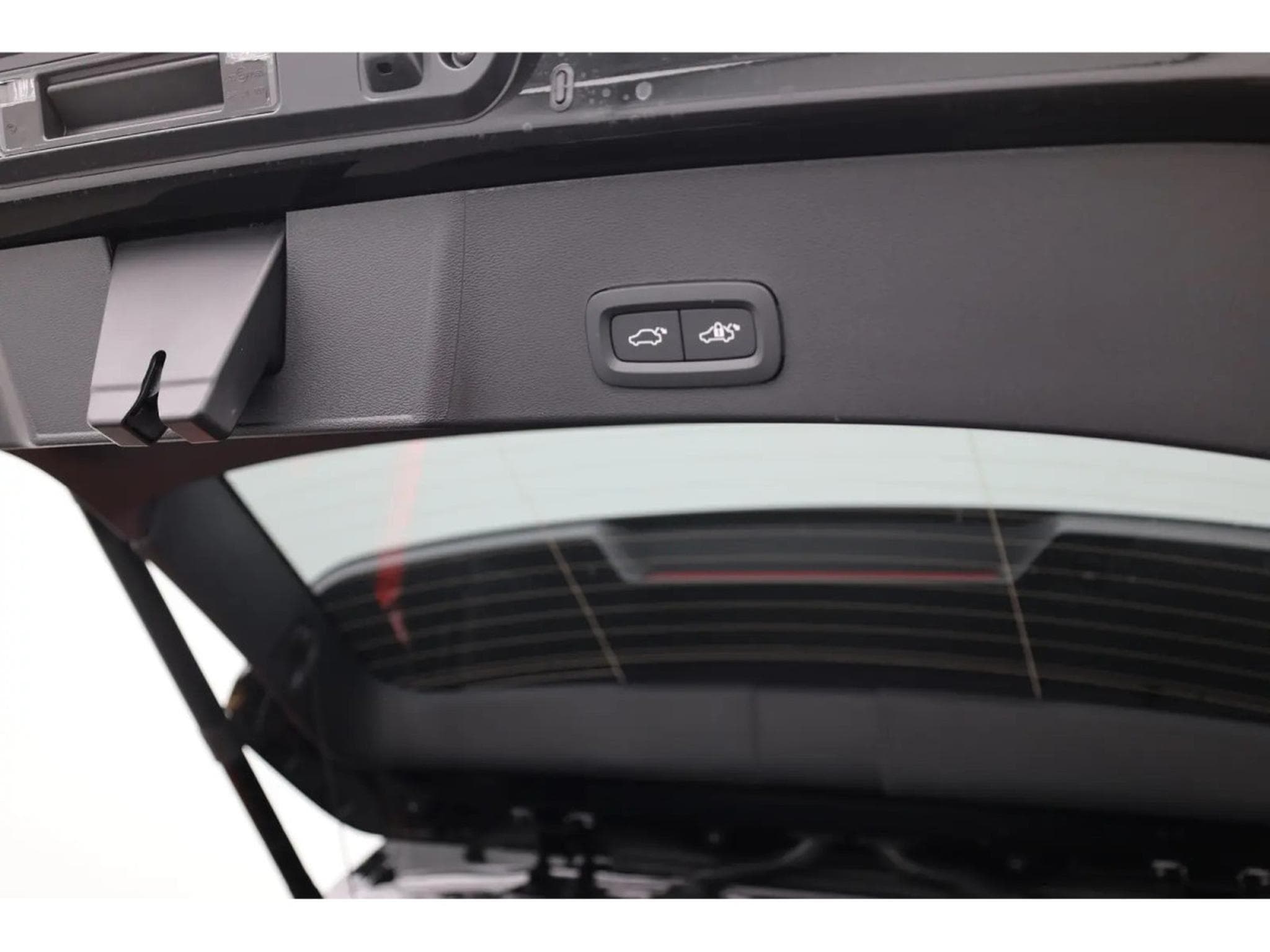 Volvo XC40 2.0 B4 MHD 197  Black Edition (2026) - Photo 11