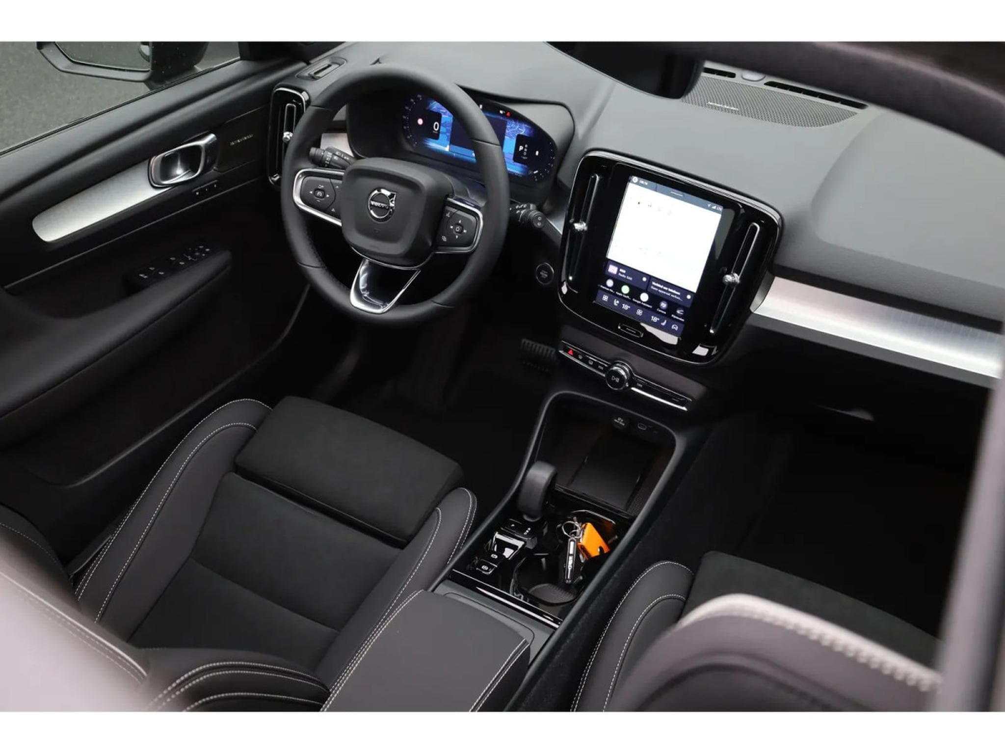 Volvo XC40 2.0 B4 MHD 197  Black Edition (2026) - Photo 12