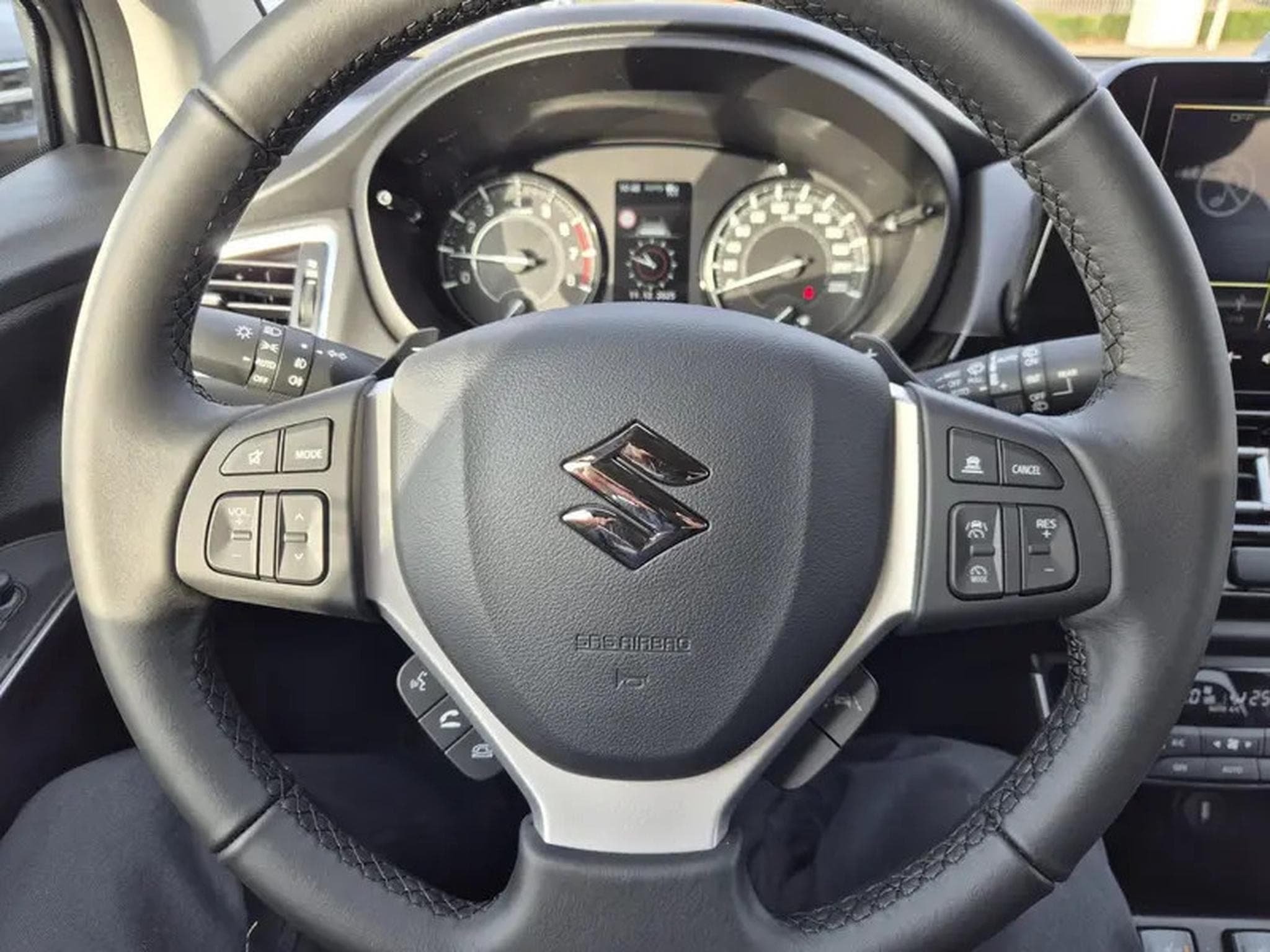 Suzuki S-Cross 1.4 Boosterjet 110 MHEV Auto Comfort Allgrip (2026) - Photo 12
