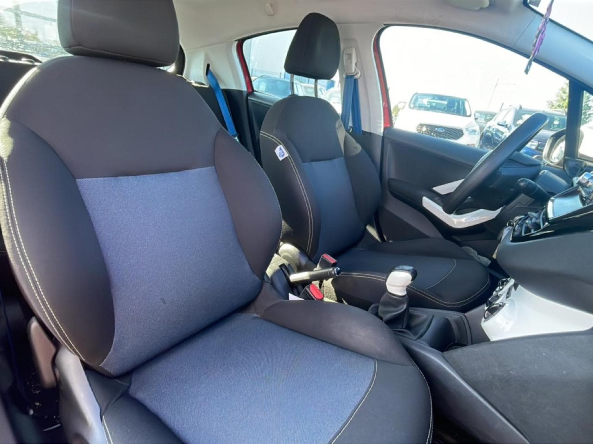 Peugeot 208 1.0 PURETECH LIKE 5P (2015) - Photo 12