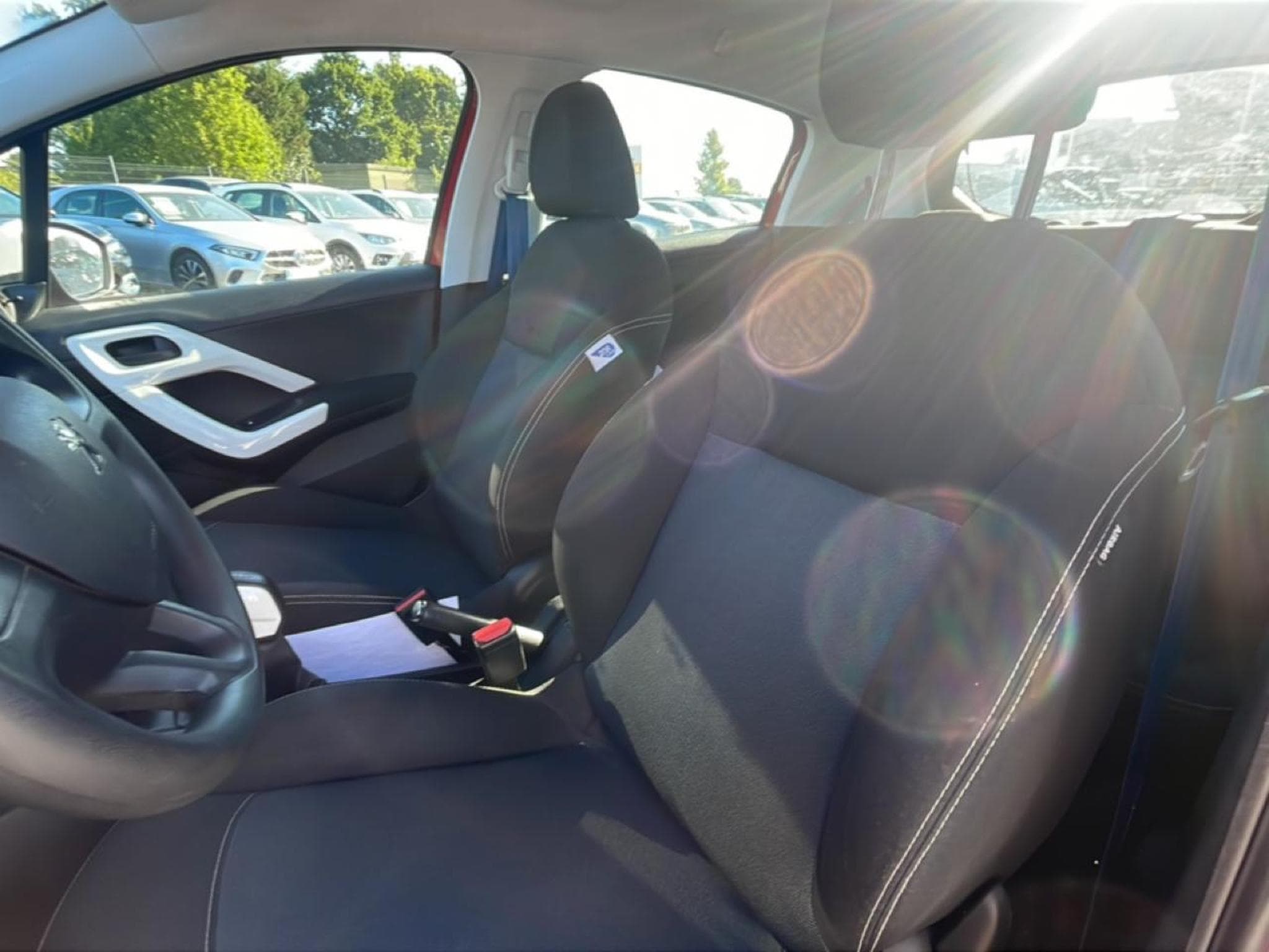 Peugeot 208 1.0 PURETECH LIKE 5P (2015) - Photo 13