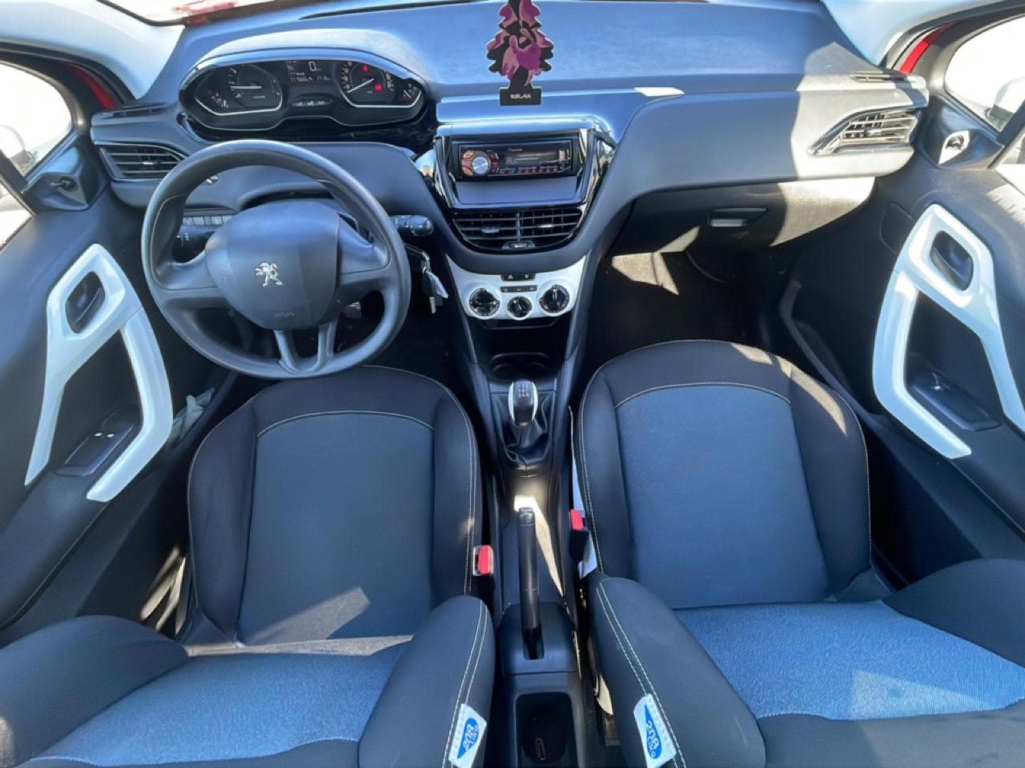Peugeot 208 1.0 PURETECH LIKE 5P (2015) - Photo 9