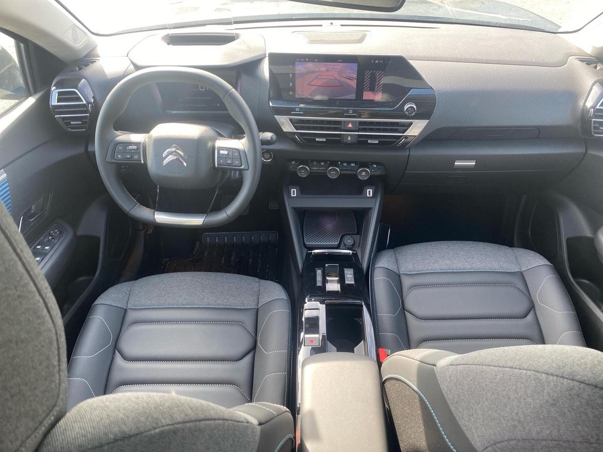 Citroen C4 X MOTEUR ELECTRIQUE 136 (100 KW) SHINE AUTOMATIQUE (2023) - Photo 9