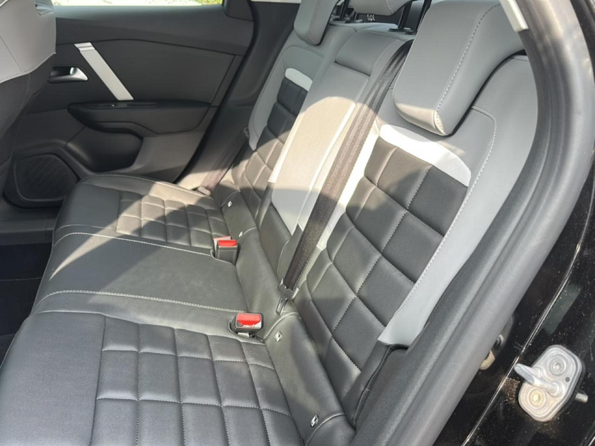Citroen C4 X 1.2 HYBRIDE 145 MAX E-DCS6 (2025) - Photo 11