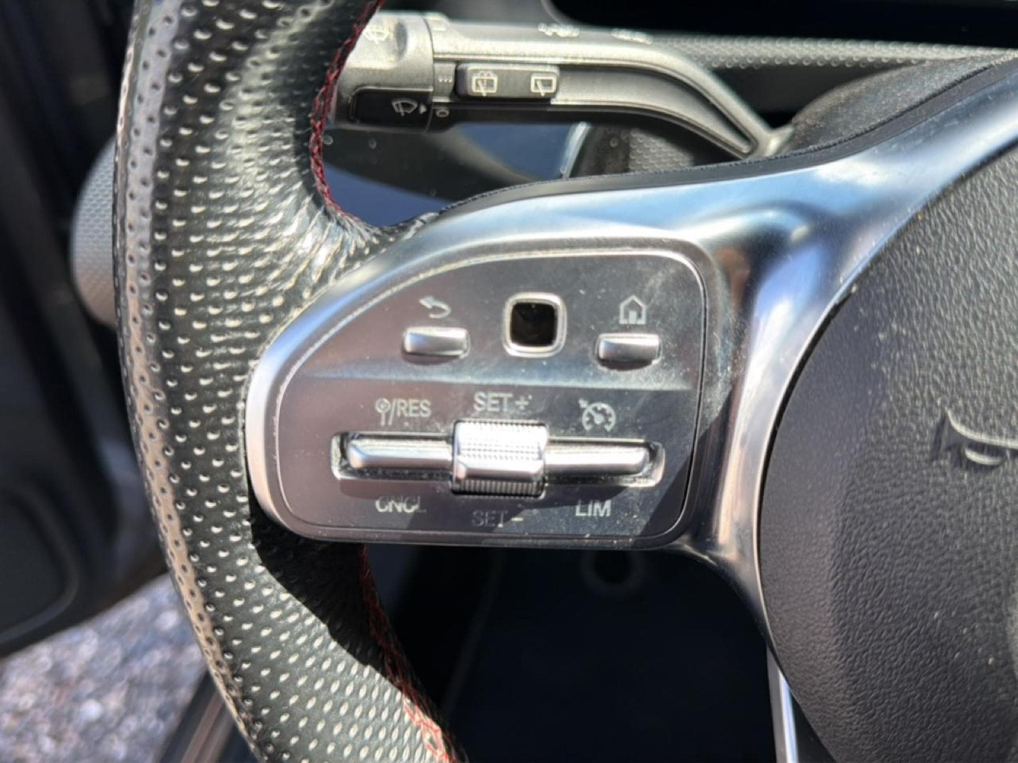 Mercedes CLA SHOOTING BRAKE 180 D 116 AMG LINE (2020) - Photo 20