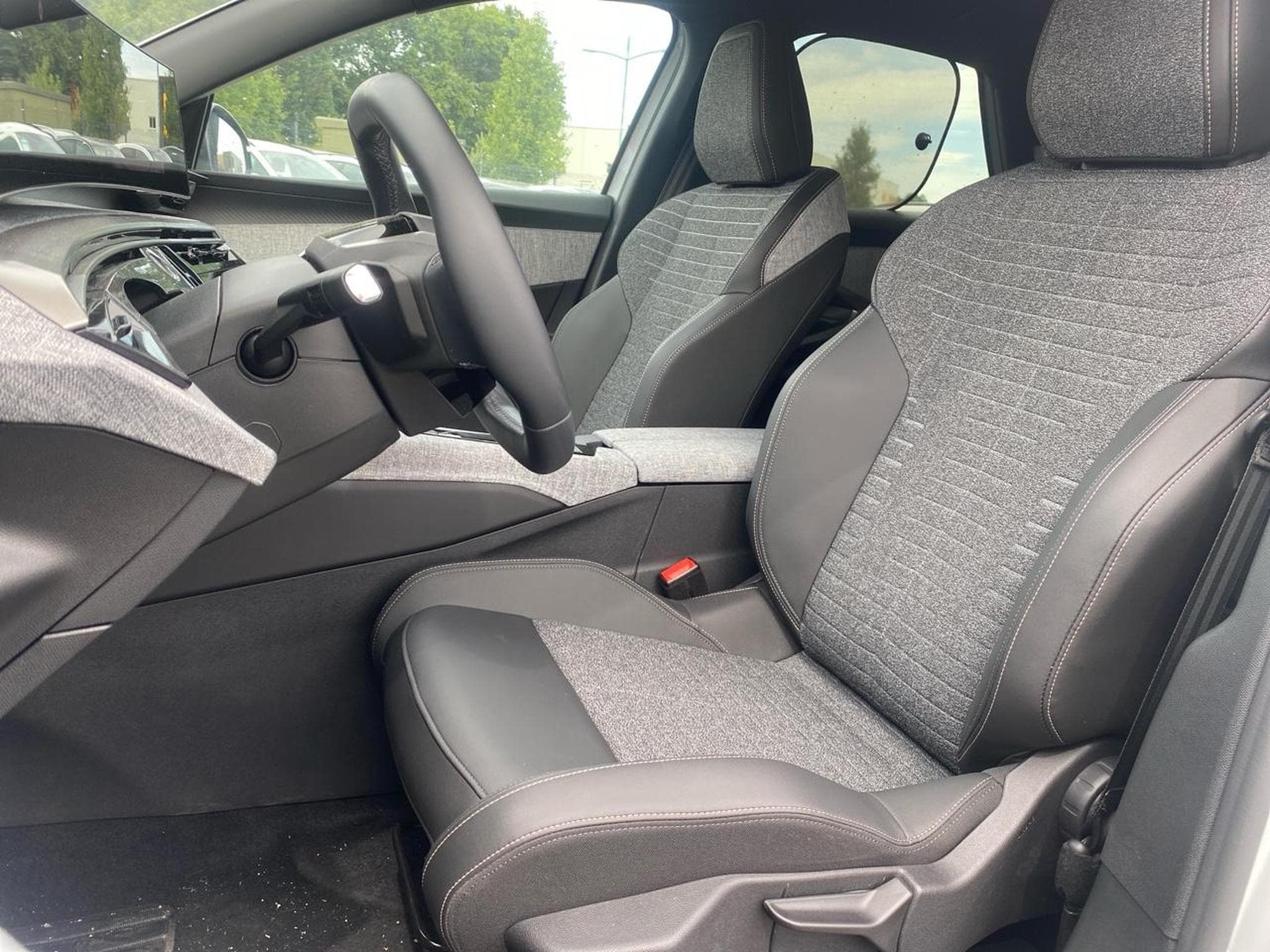 Peugeot 3008 1.2 HYBRID 145 ALLURE E-DCS6 (2025) - Photo 10