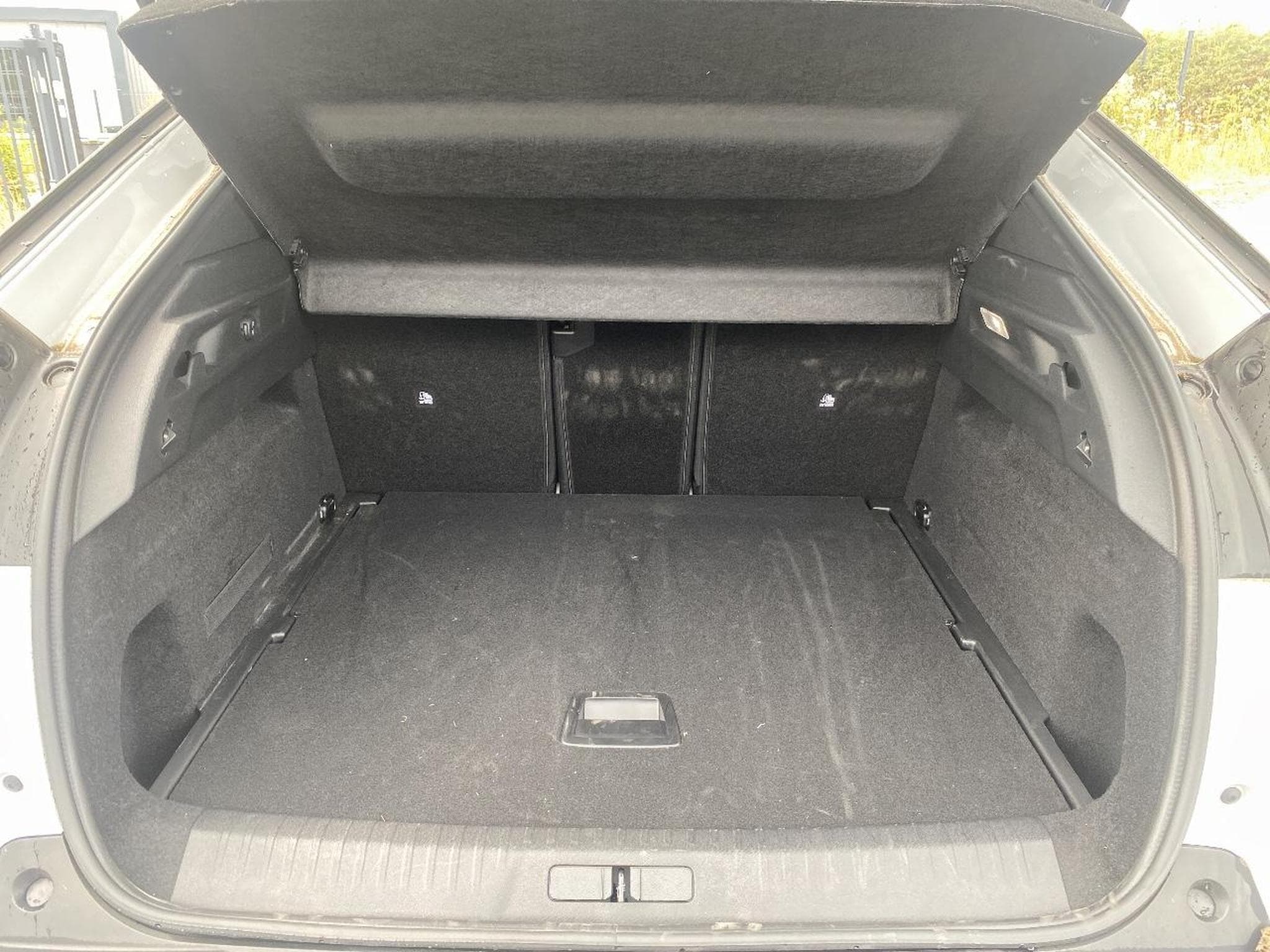 Peugeot 3008 1.2 HYBRID 145 ALLURE E-DCS6 (2025) - Photo 14