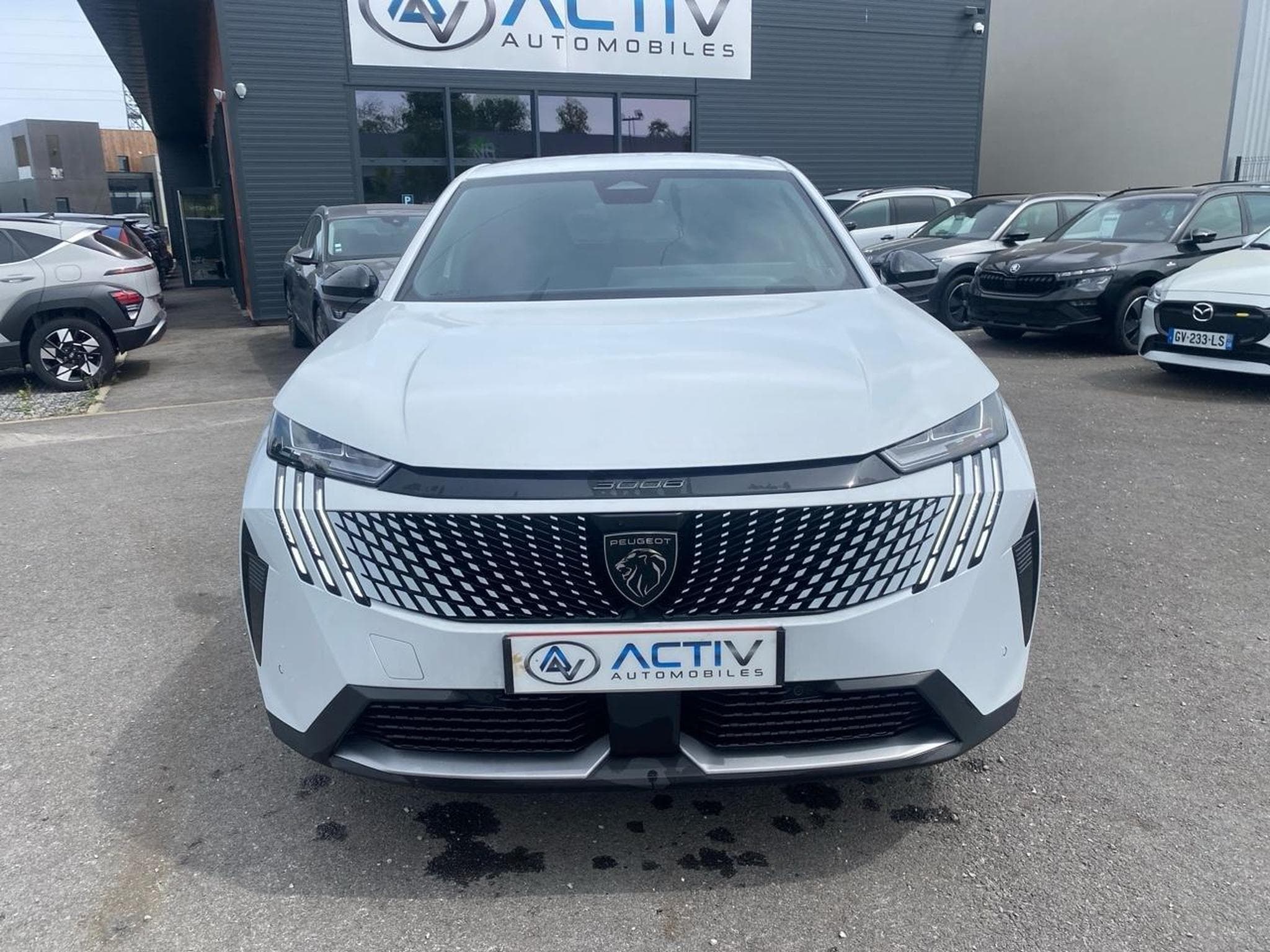 Peugeot 3008 1.2 HYBRID 145 ALLURE E-DCS6 (2025) - Photo 2