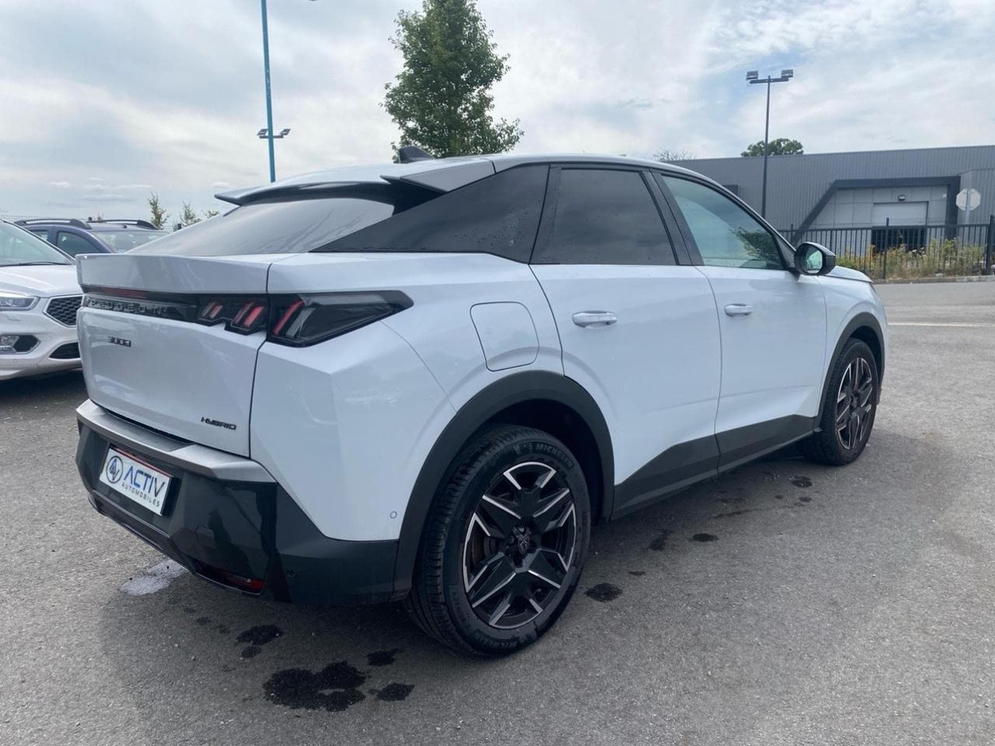 Peugeot 3008 1.2 HYBRID 145 ALLURE E-DCS6 (2025) - Photo 5