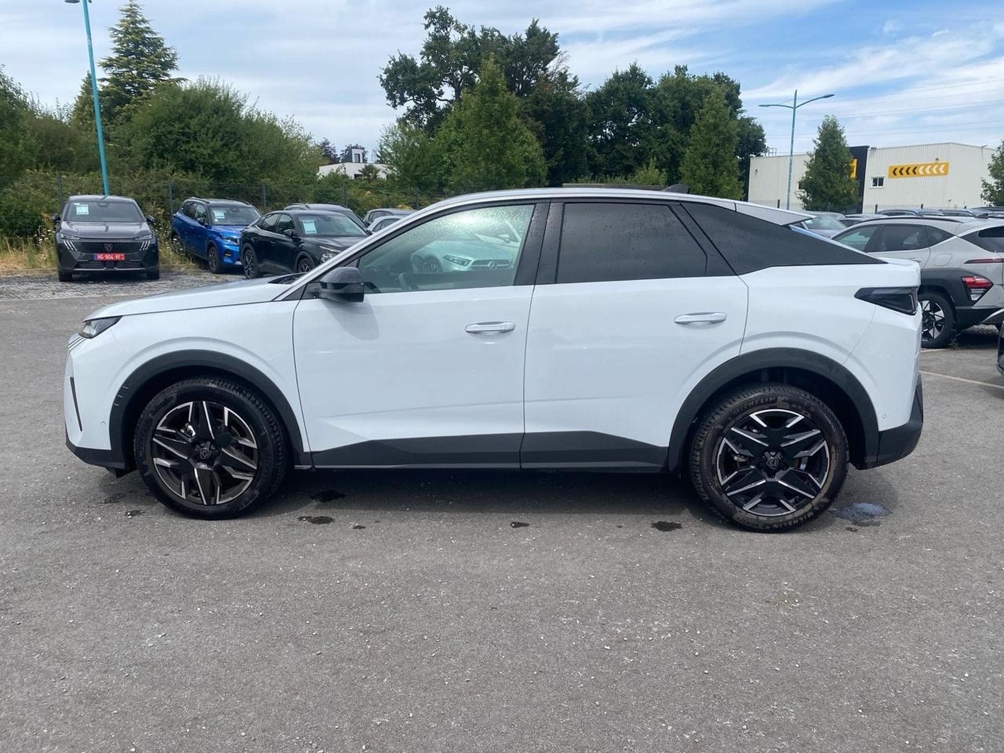 Peugeot 3008 1.2 HYBRID 145 ALLURE E-DCS6 (2025) - Photo 8