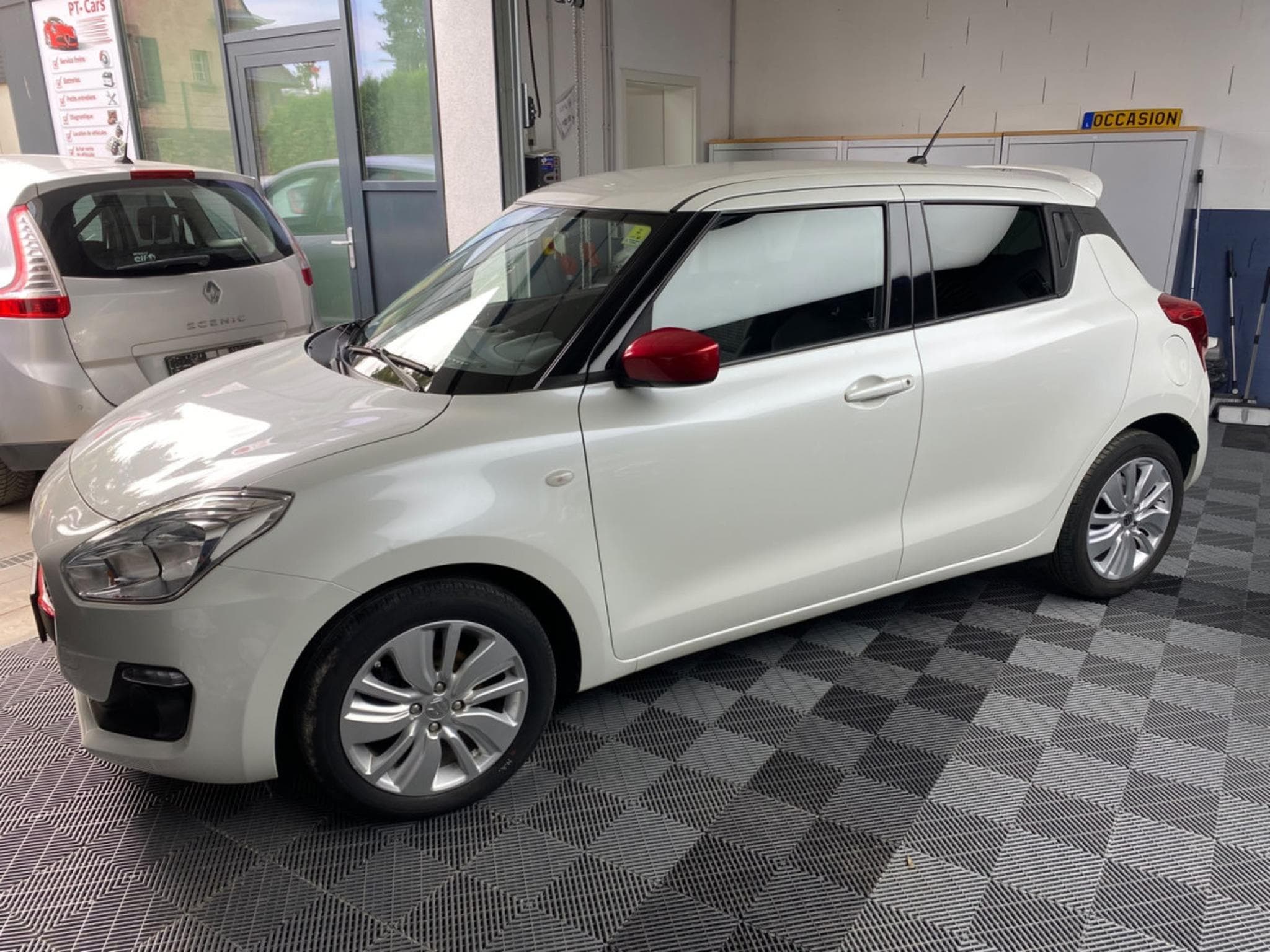 Suzuki Swift 1.0 essence (2018) - Photo 1