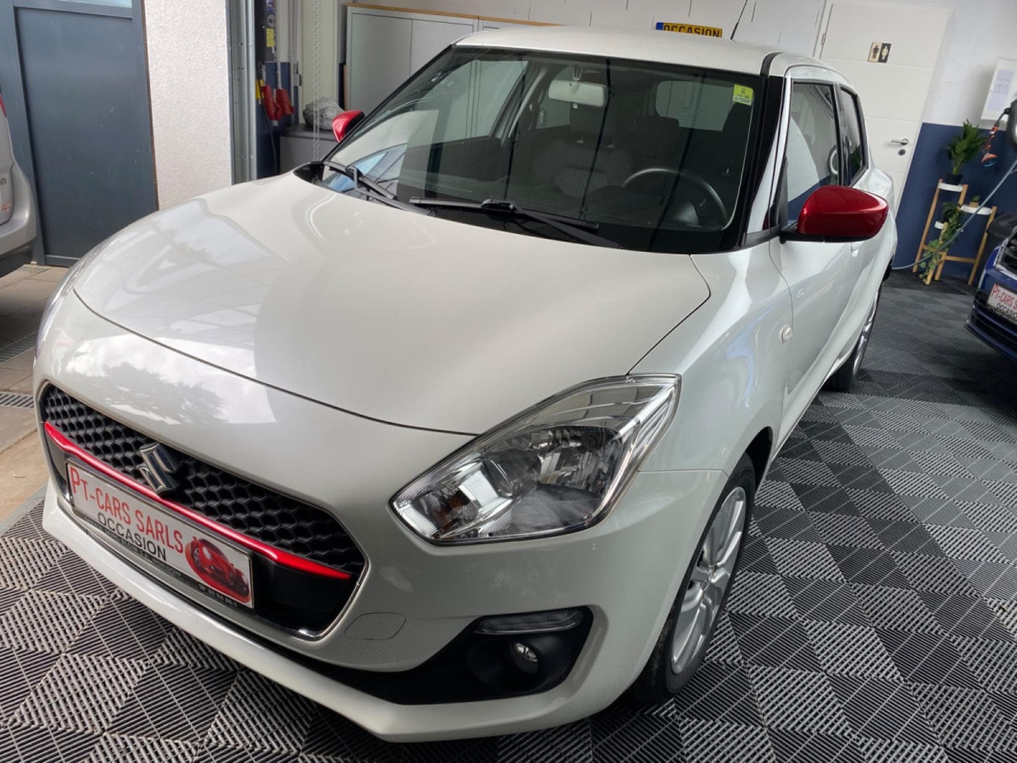 Suzuki Swift 1.0 essence (2018) - Photo 2