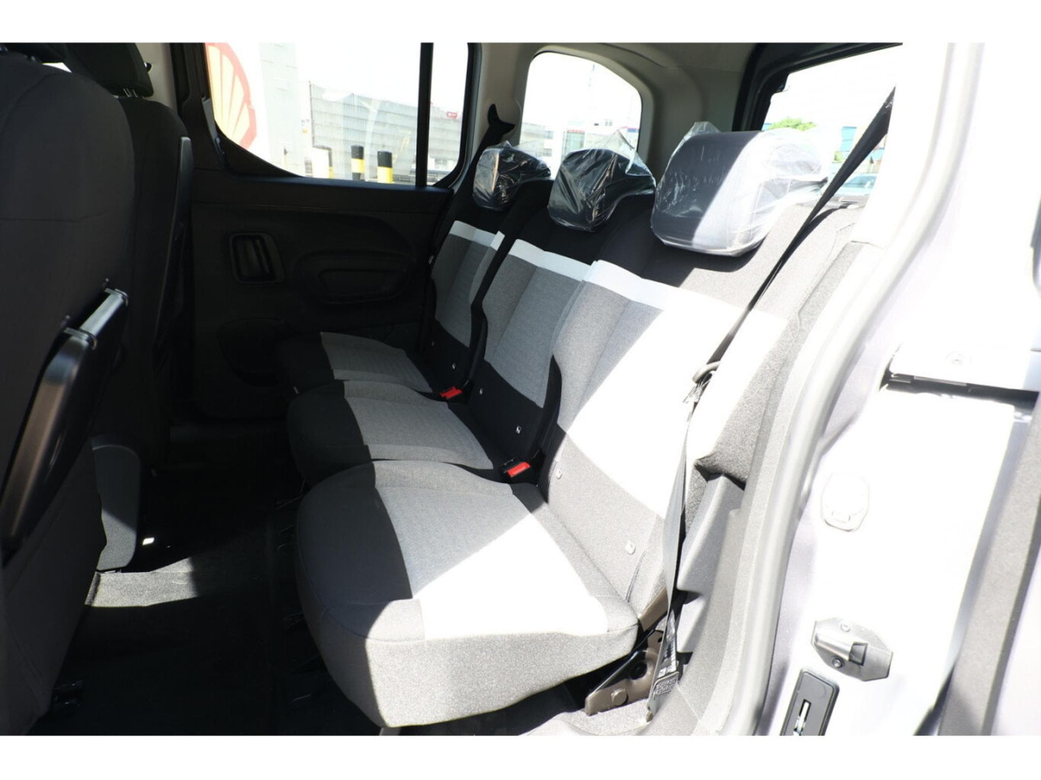 Citroën Berlingo 1.5 BlueHDi 130 EAT8 MAX (2026) - Photo 11