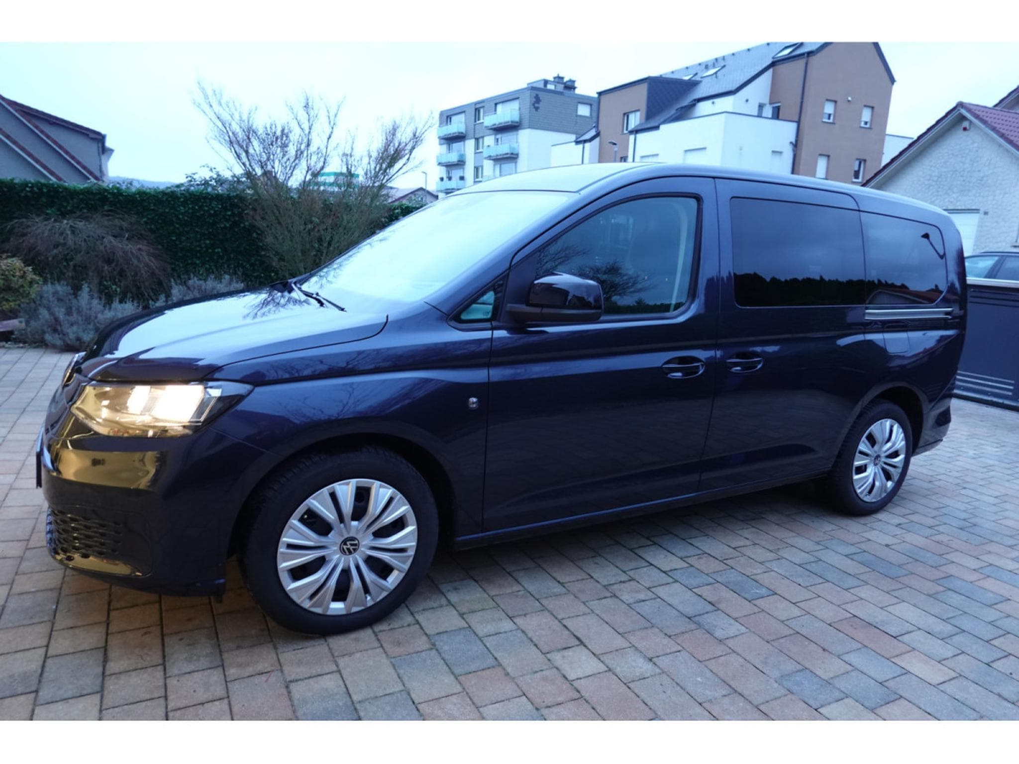 VW Caddy Maxy 2.0 TDI DSG 7 places (2024) - Photo 1