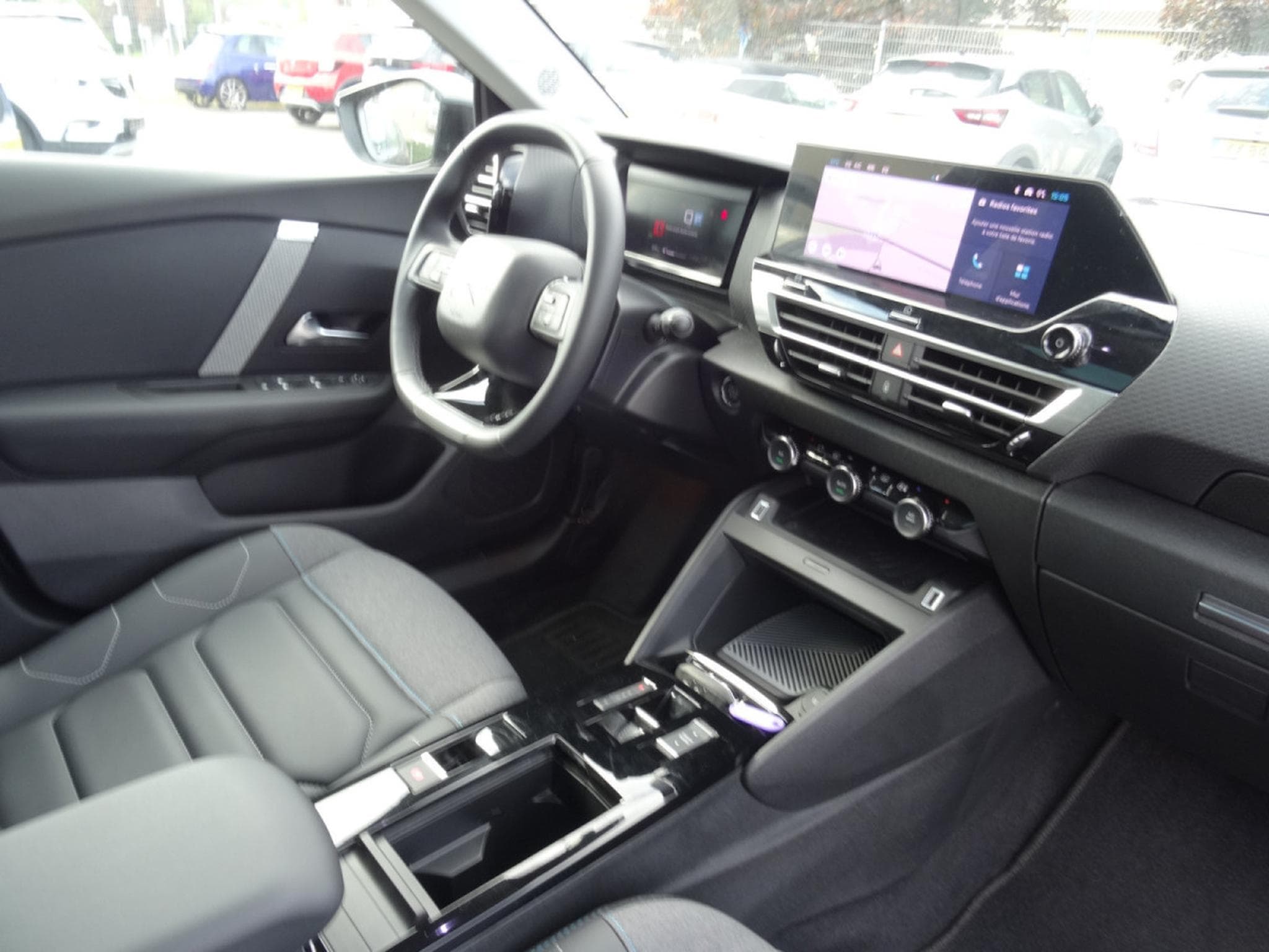 Citroën C4 MAX 1.5 Blue Hdi 130 Automatique (2024) - Photo 6