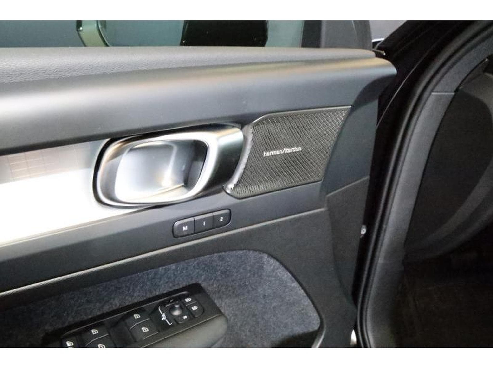 Volvo XC40 Plus (2025) - Foto 10