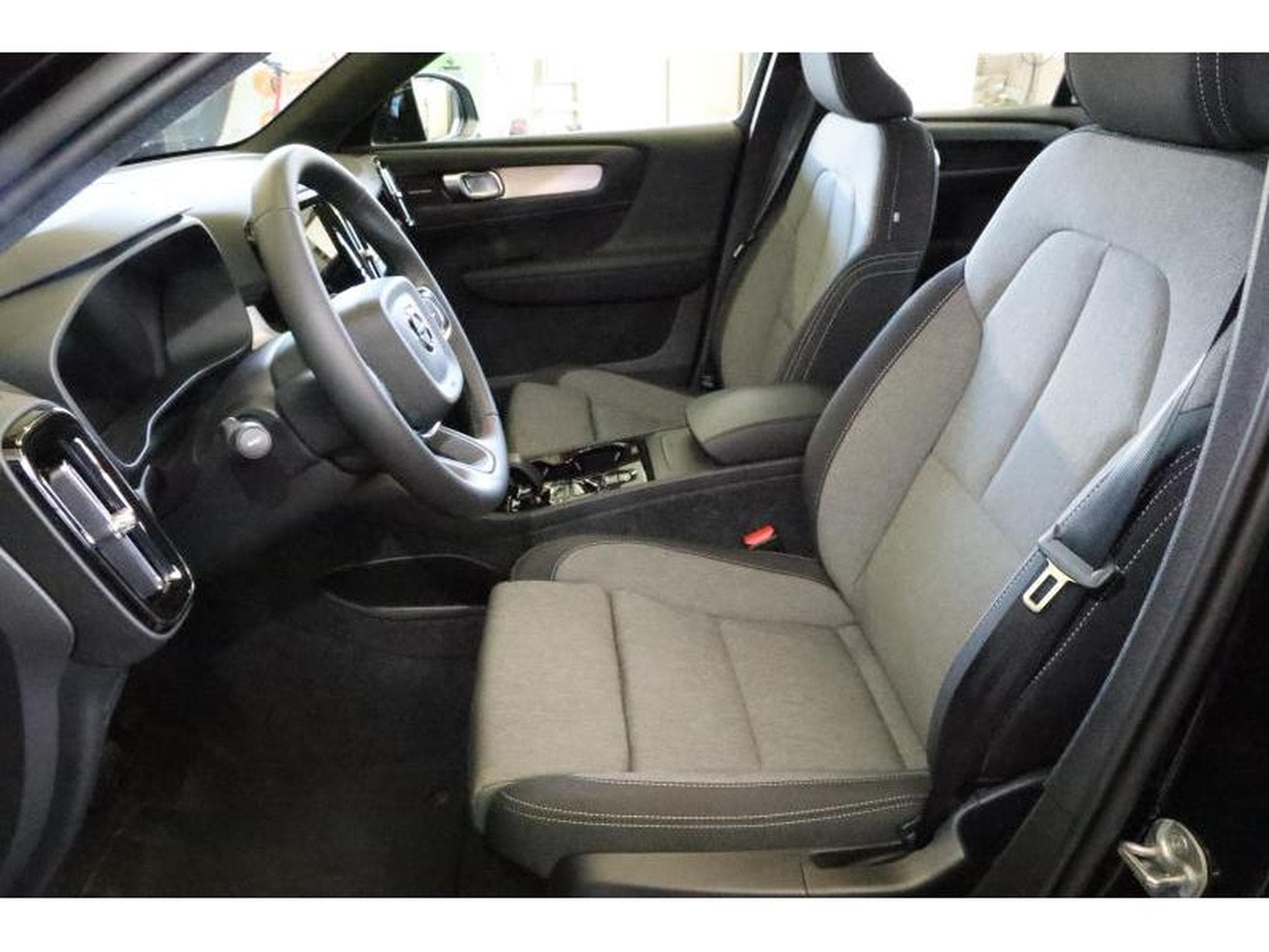 Volvo XC40 Plus (2025) - Foto 11