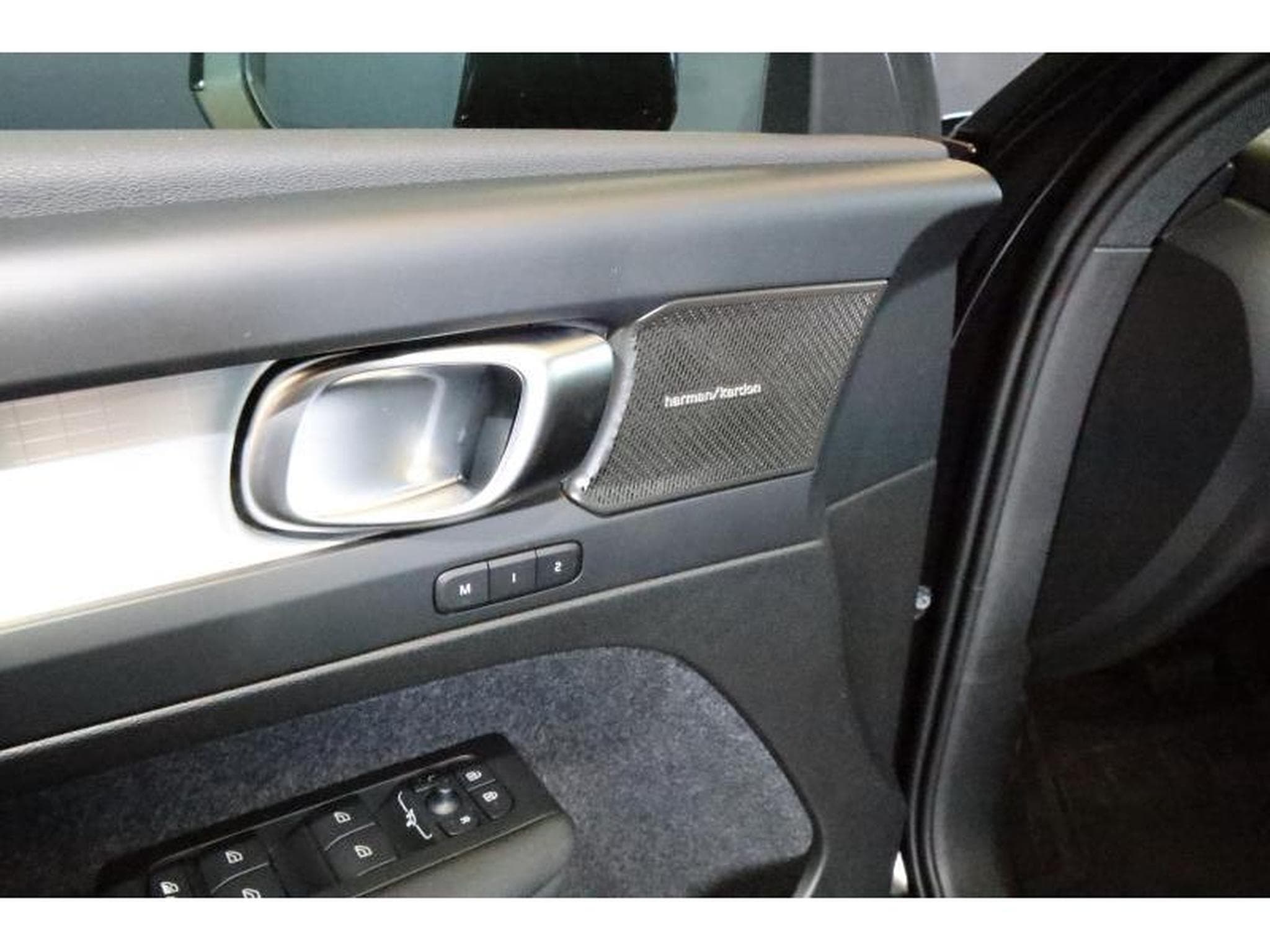 Volvo XC40 Plus (2025) - Foto 13
