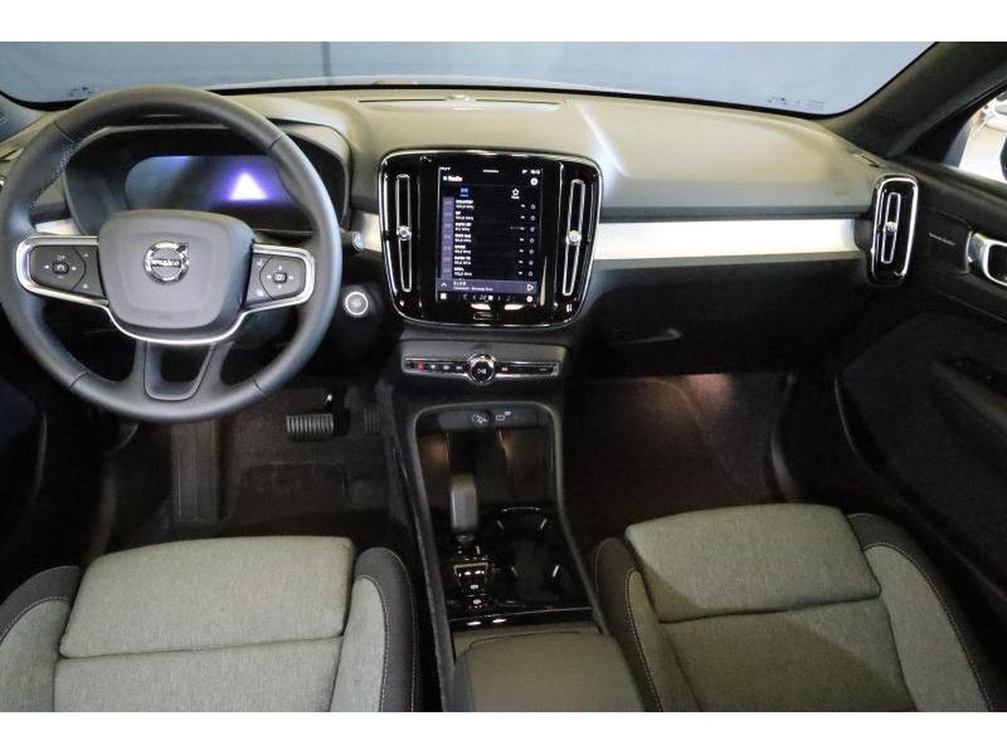 Volvo XC40 Plus (2025) - Foto 2