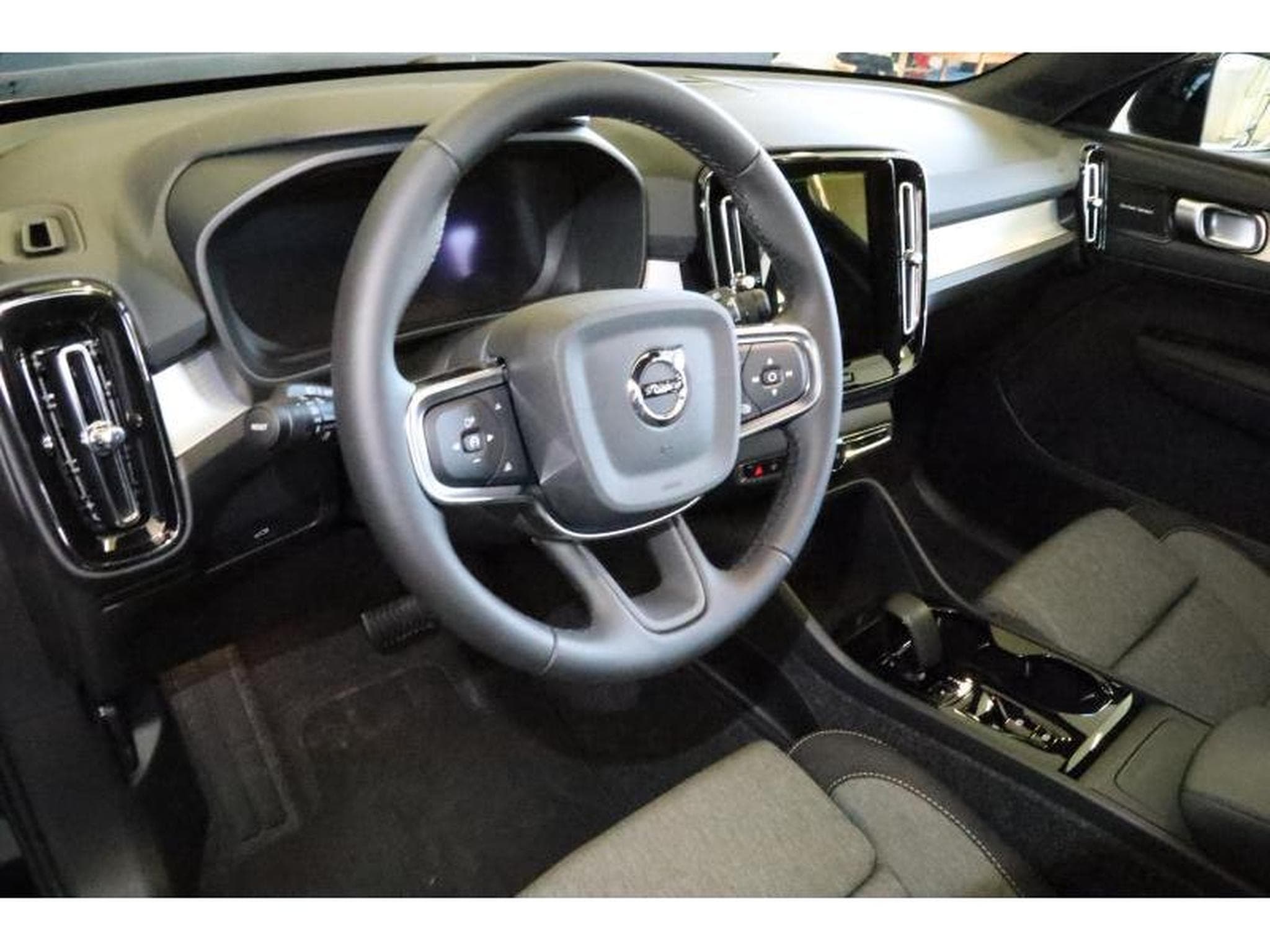 Volvo XC40 Plus (2025) - Foto 21