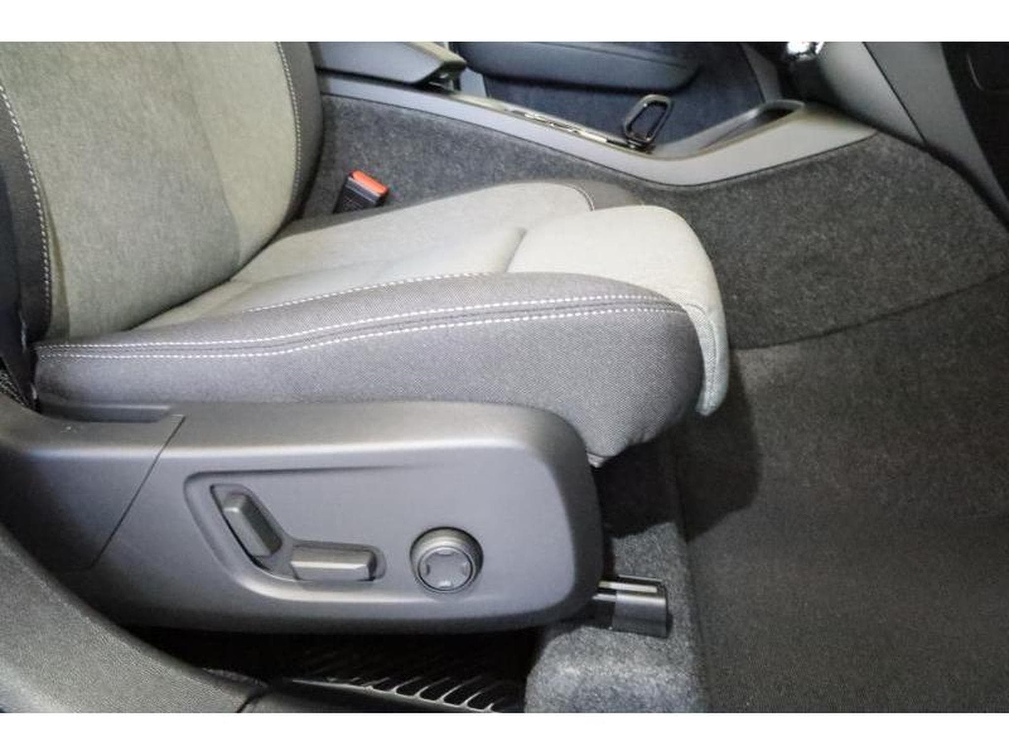 Volvo XC40 Plus (2025) - Foto 8