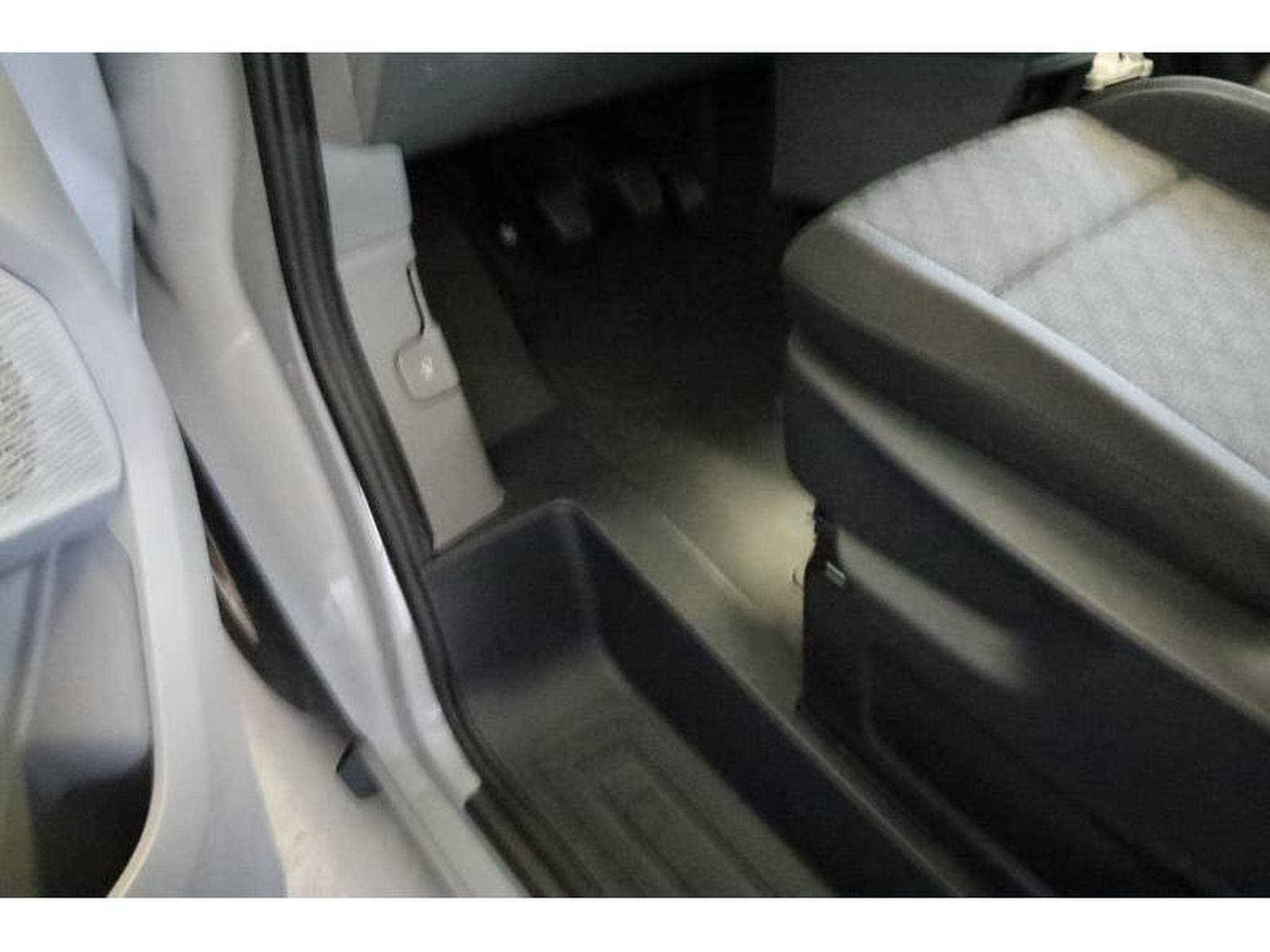 VW T7 Fourgon Court (2025) - Foto 10