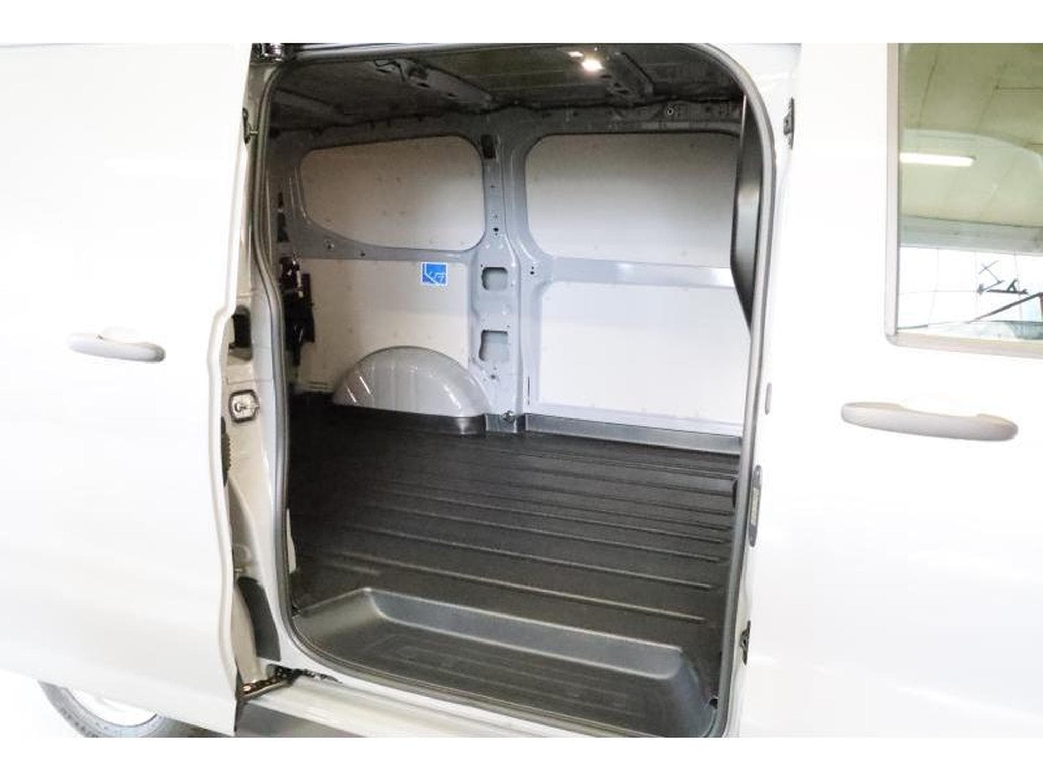 VW T7 Fourgon Court (2025) - Foto 11
