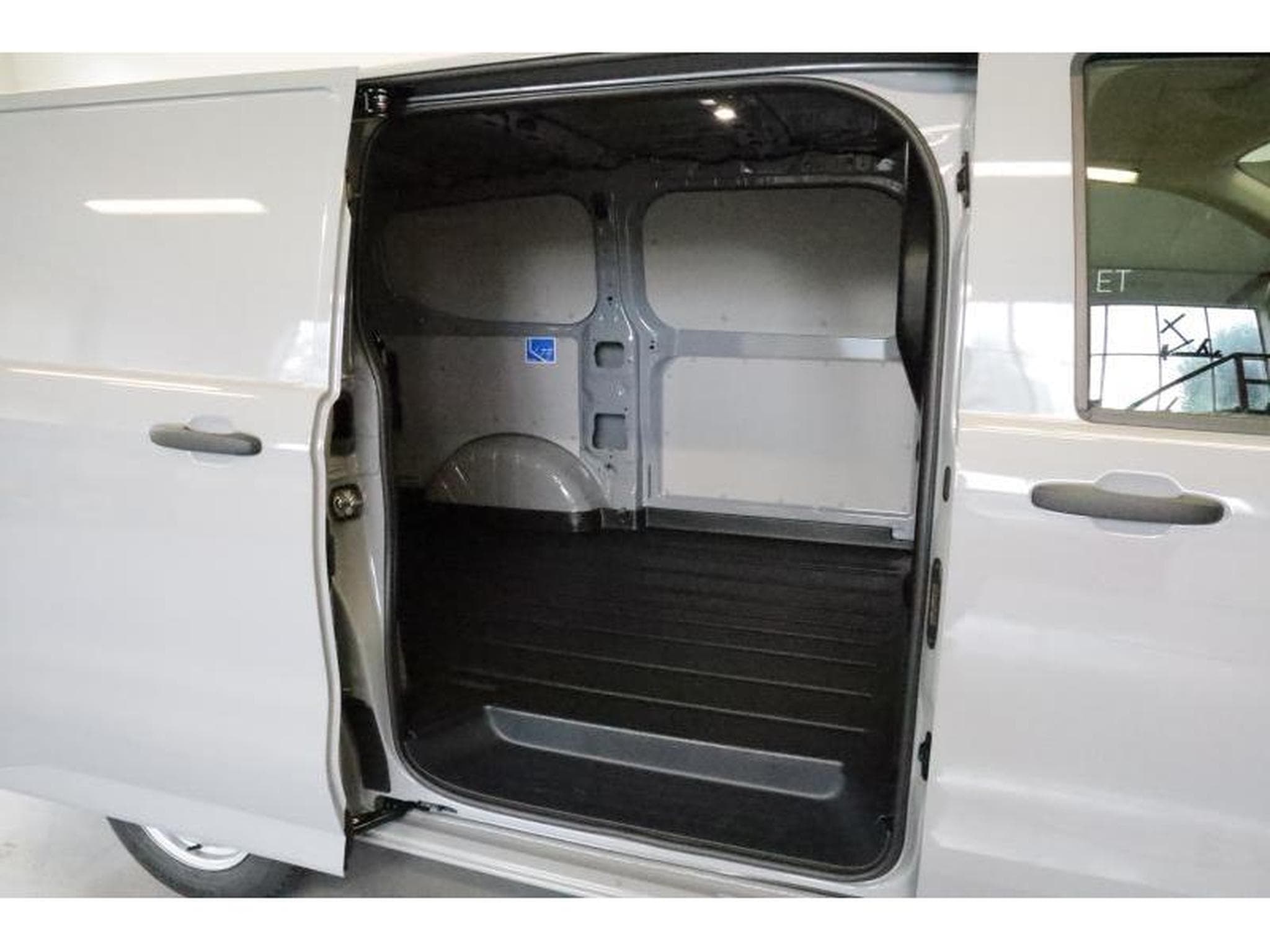 VW T7 Fourgon Court (2025) - Foto 26