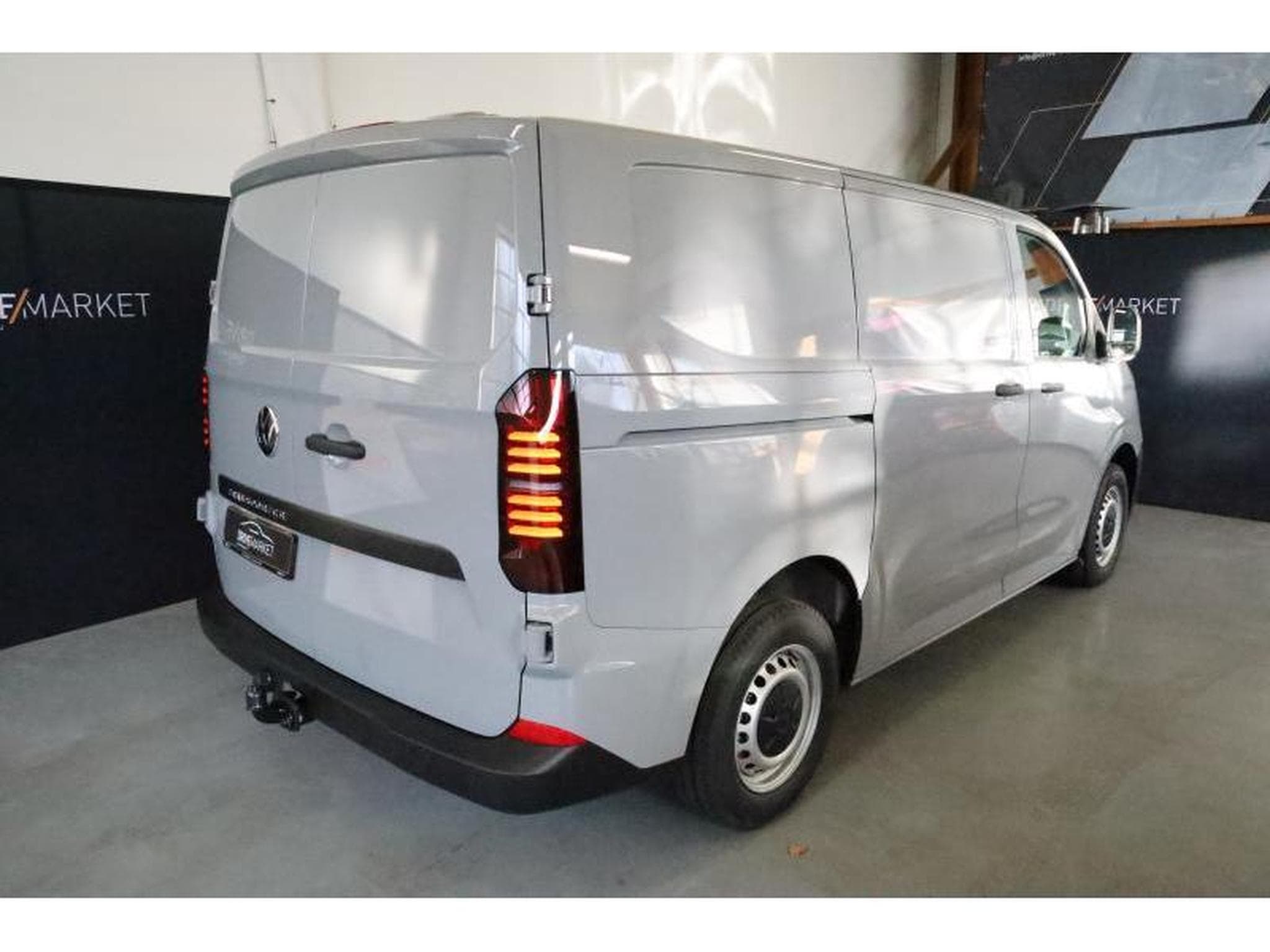 VW T7 Fourgon Court (2025) - Foto 3