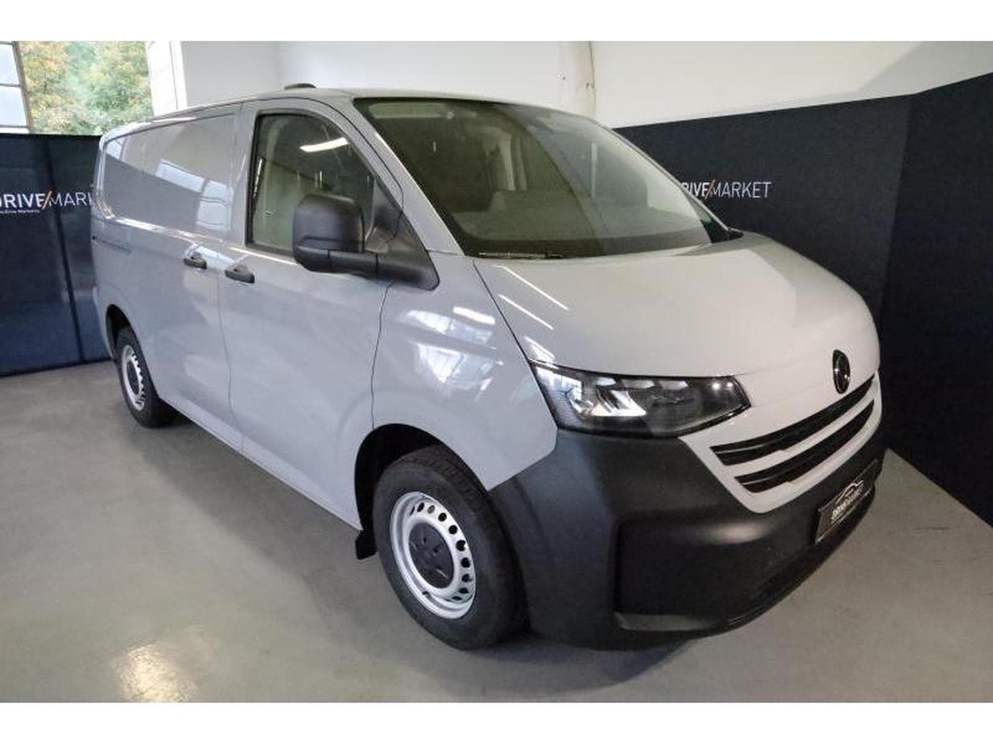 VW T7 Fourgon Court (2025) - Foto 32