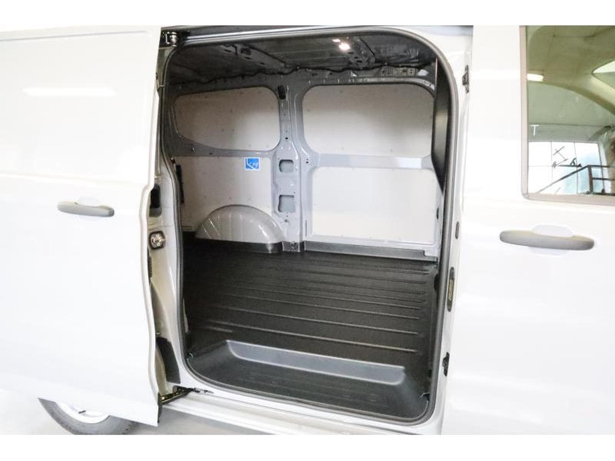 VW T7 Fourgon Court (2025) - Foto 8